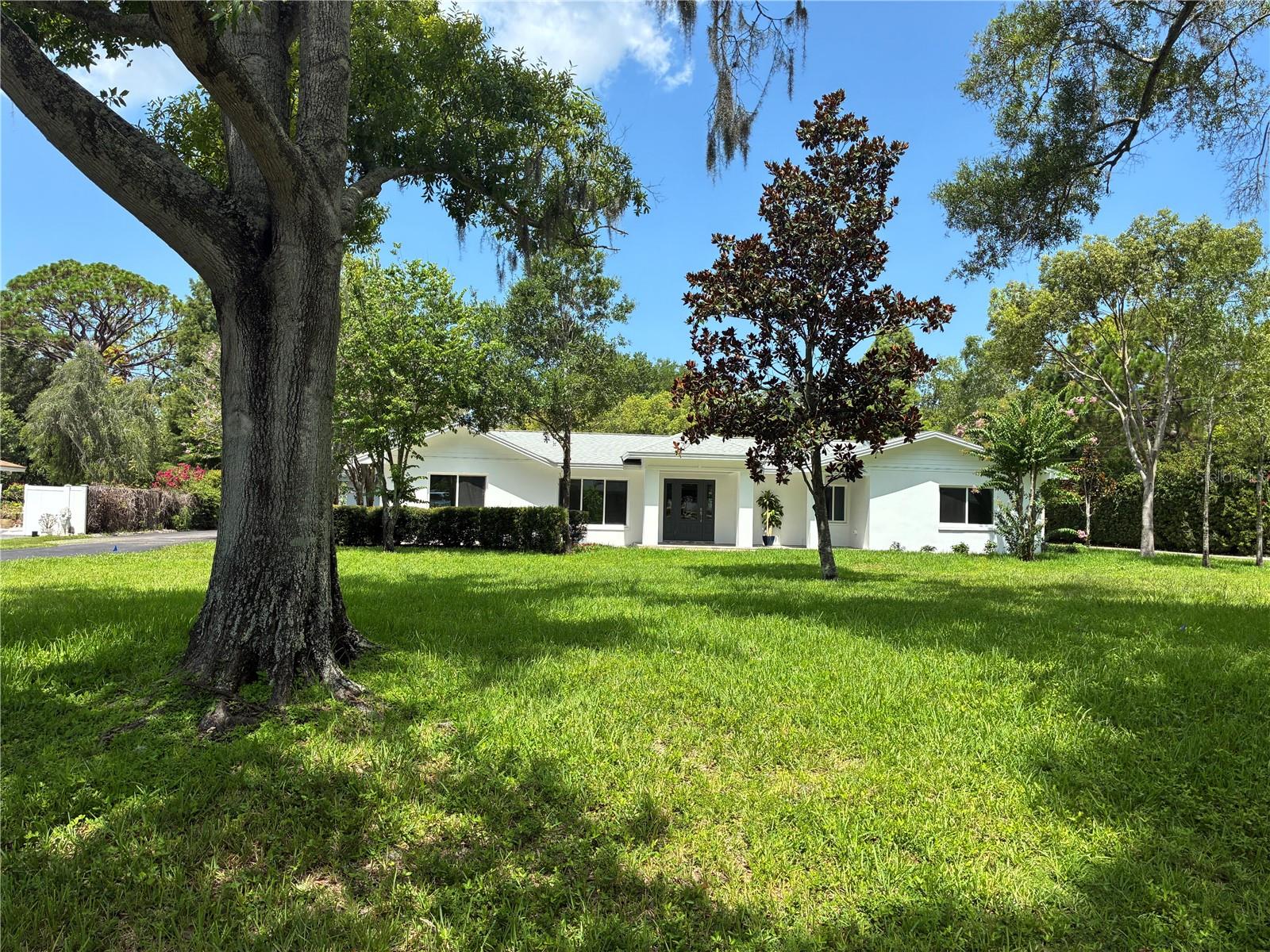 1646 ROBIN HOOD LN