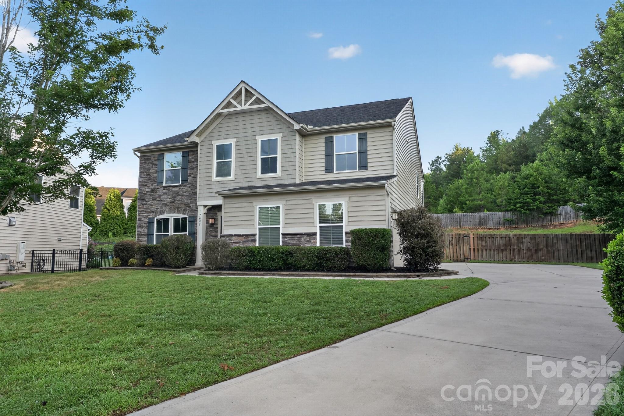 Single Family Residence at 2095 Taney Way, Fort Mill, photo 2 of 22