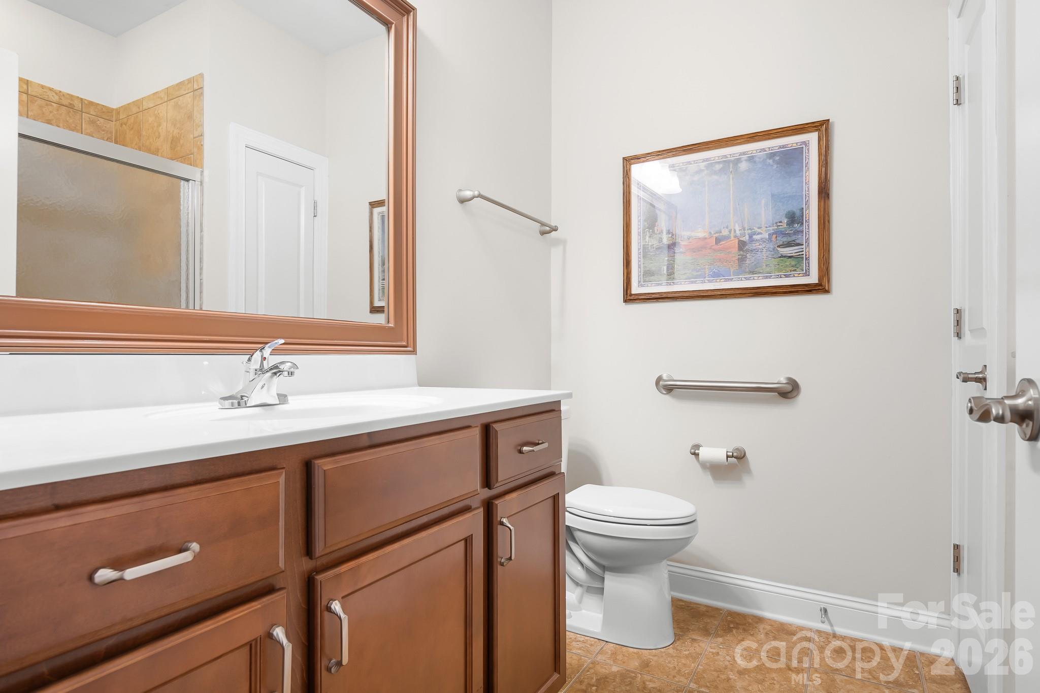 Main level full bath - 127 Brawley Point Circle, Mooresville