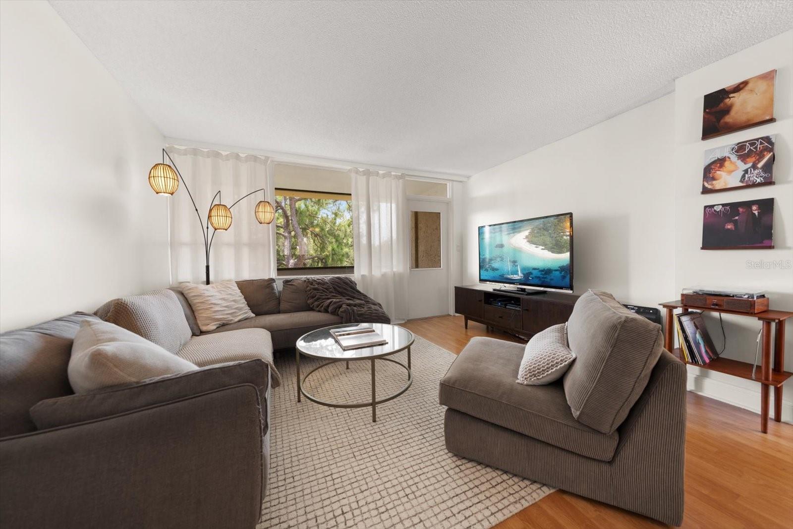 living room looking out to screened porch - 2614 COVE CAY DR #409, CLEARWATER