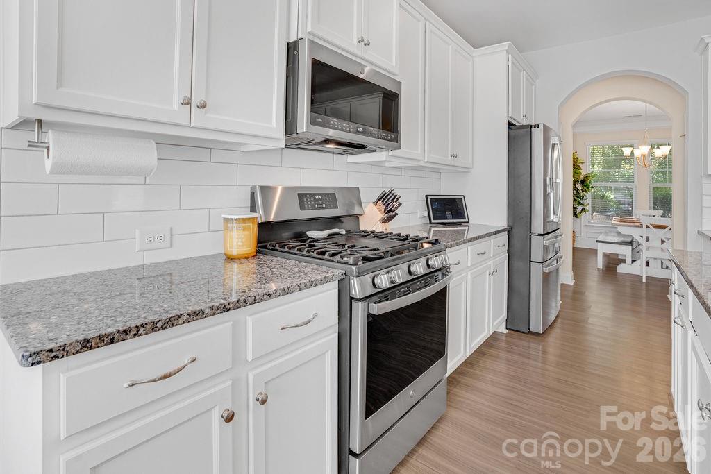 GAS RANGE AND GRIDDLE - 3332 Katherine Taylor Court, Monroe