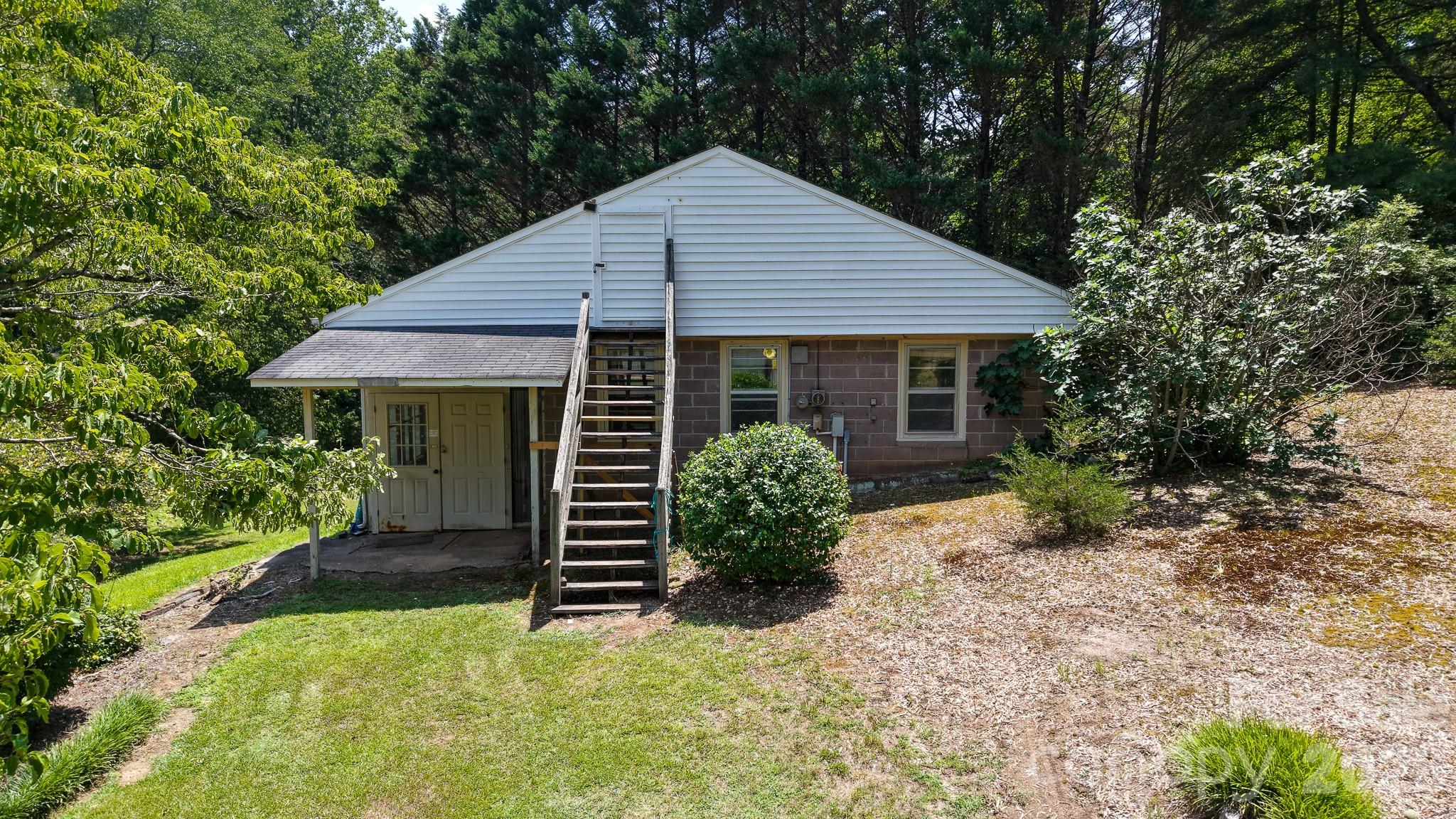 Guest House - 390 Airport Road, Taylorsville