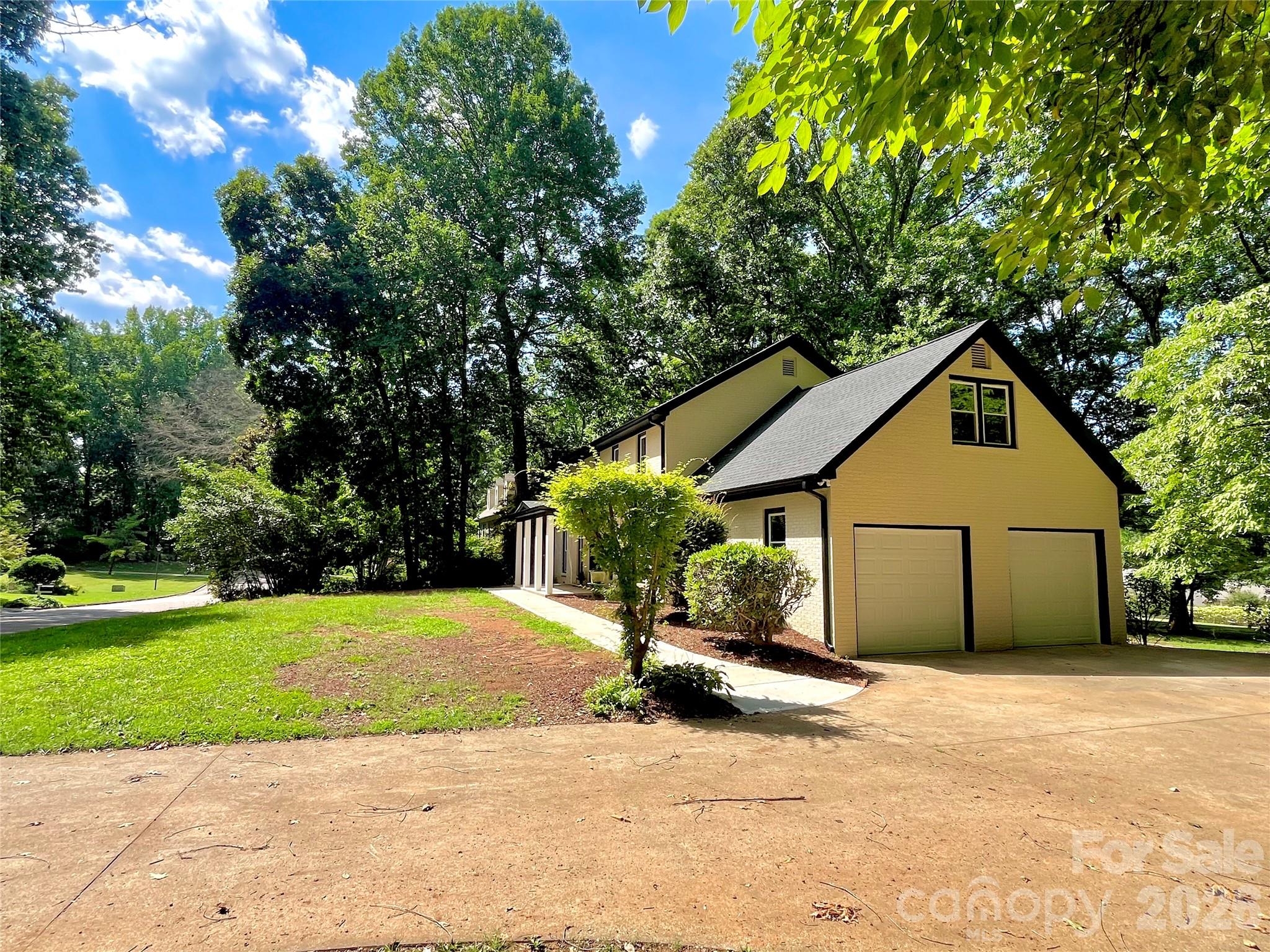 Single Family Residence at 304 Travis Lane, Salisbury, photo 6 of 48