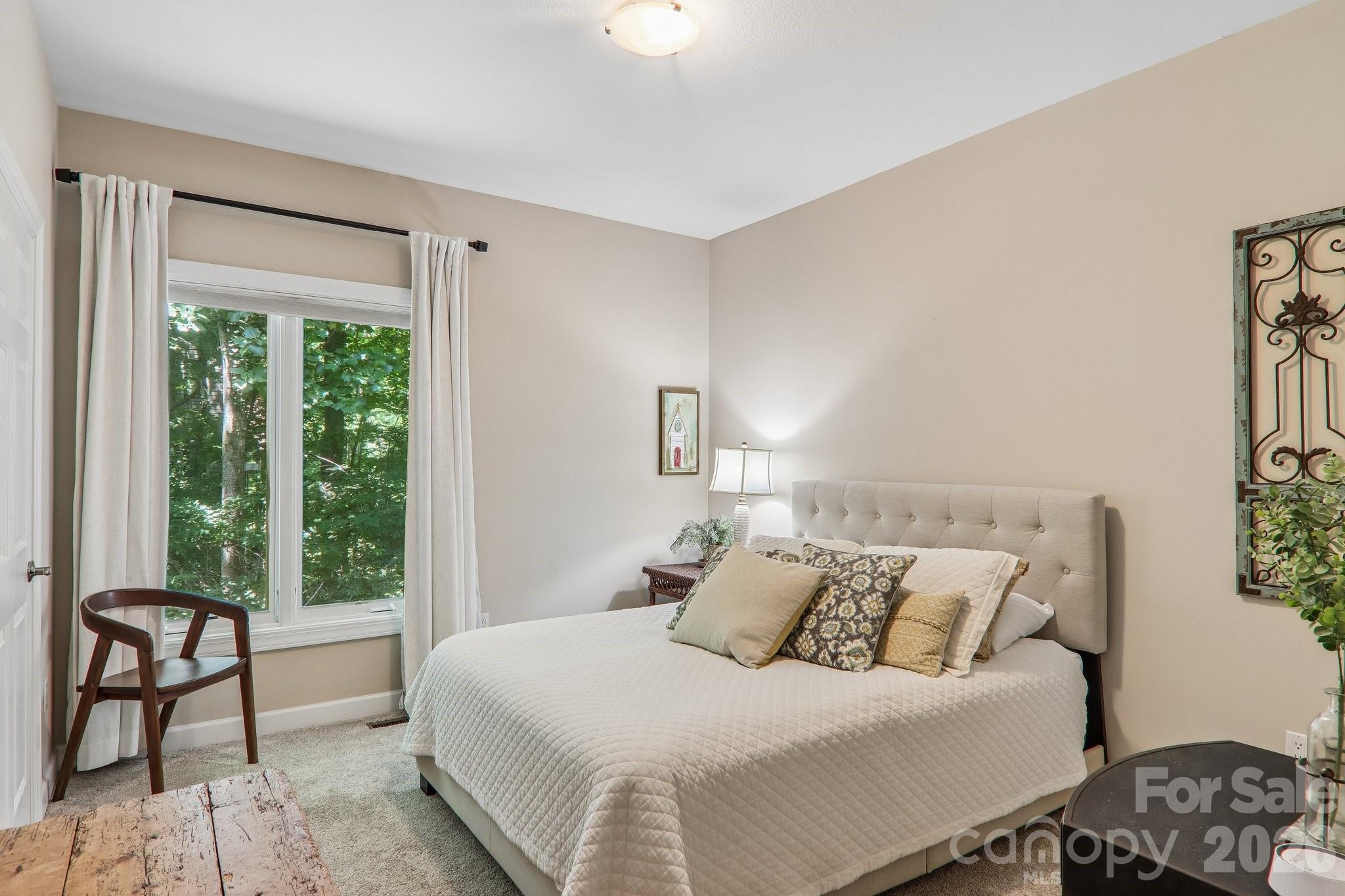 Super comfy guest bedroom - 24 Turkey Roost Court, Flat Rock