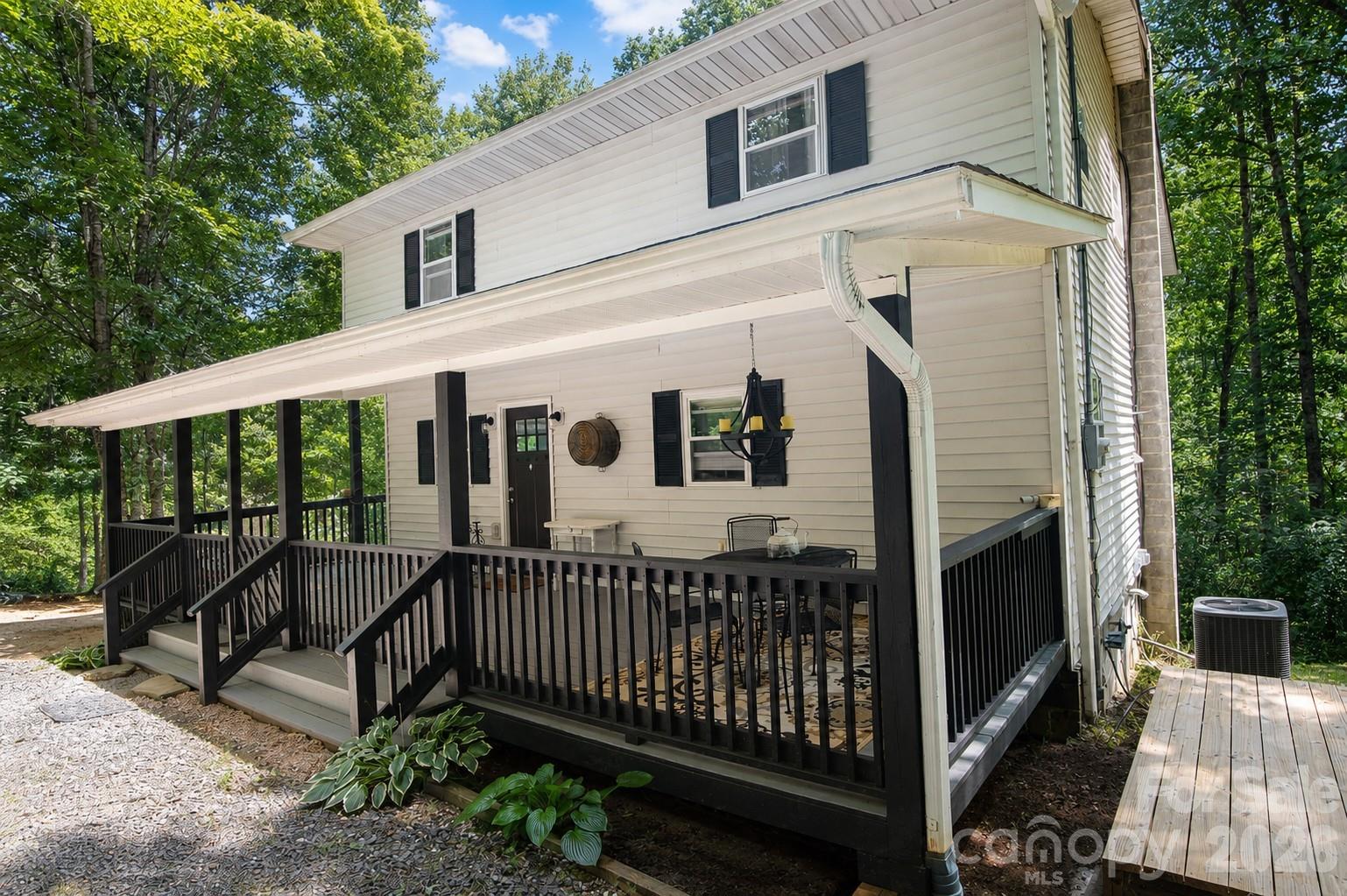 Single Family Residence at 47 Caribou Lane, Burnsville, photo 2 of 33