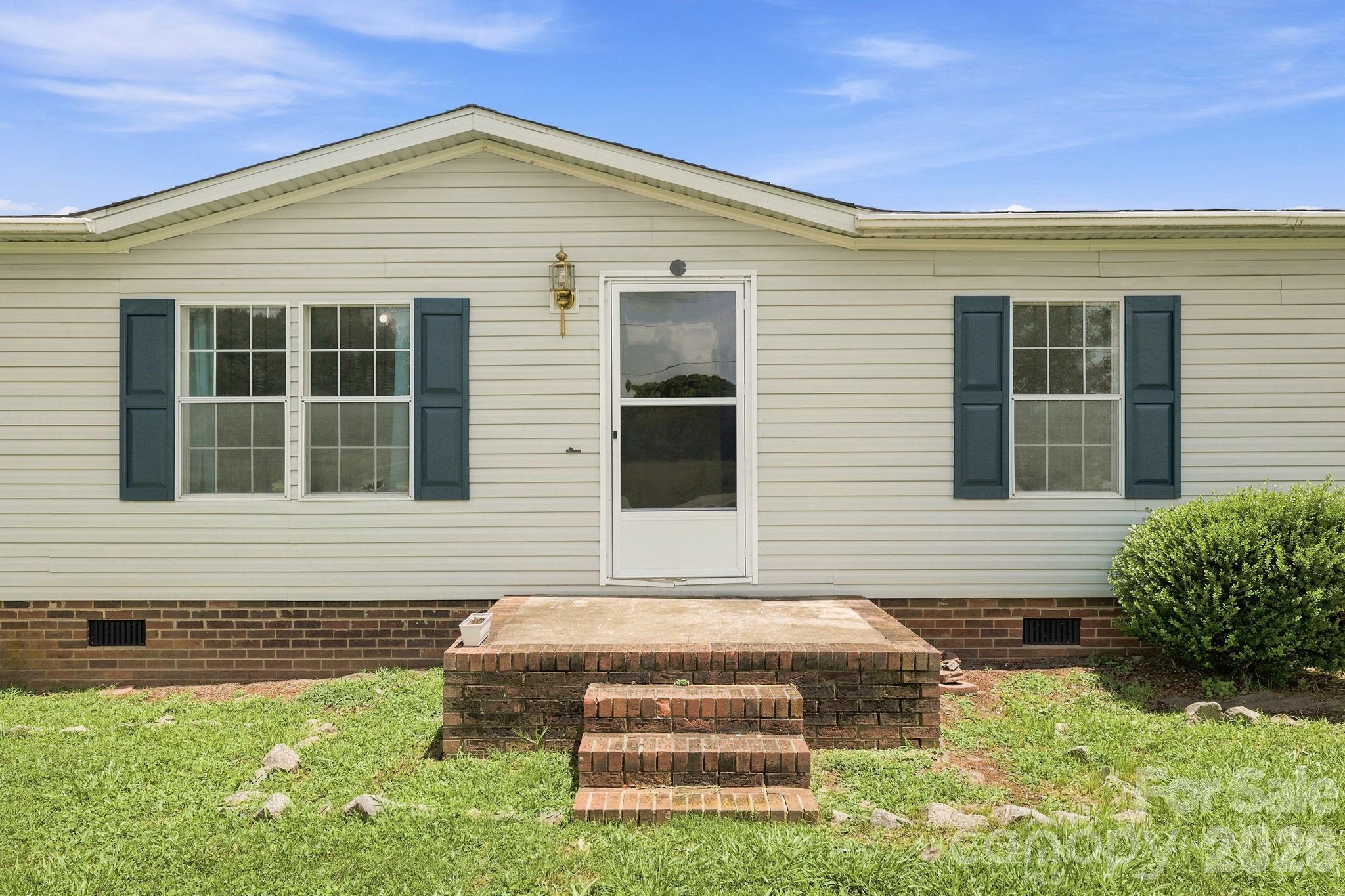Single Family Residence at 2299 Dellinger Drive, Newton, photo 2 of 27