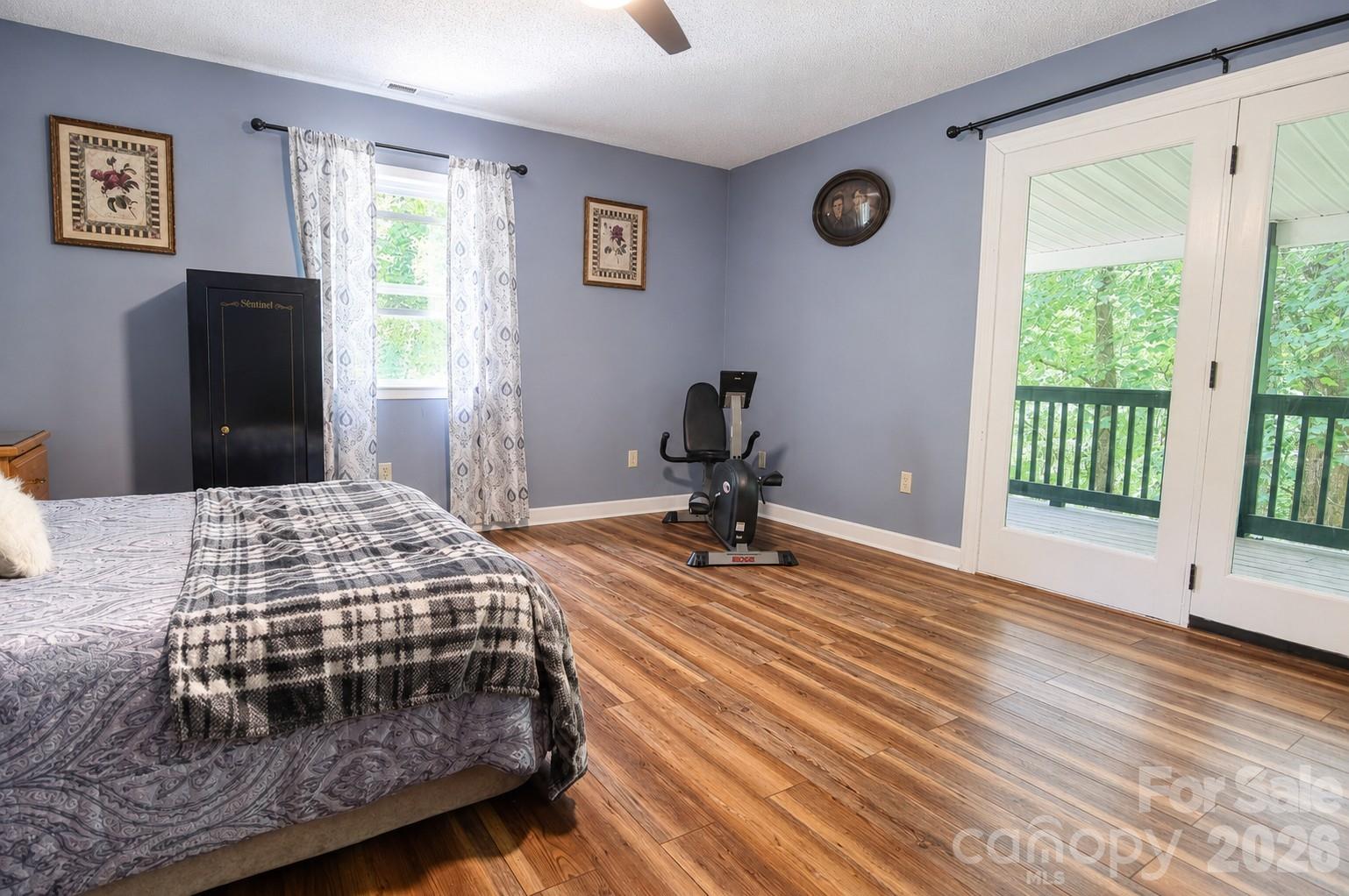 Single Family Residence at 47 Caribou Lane, Burnsville, photo 21 of 33