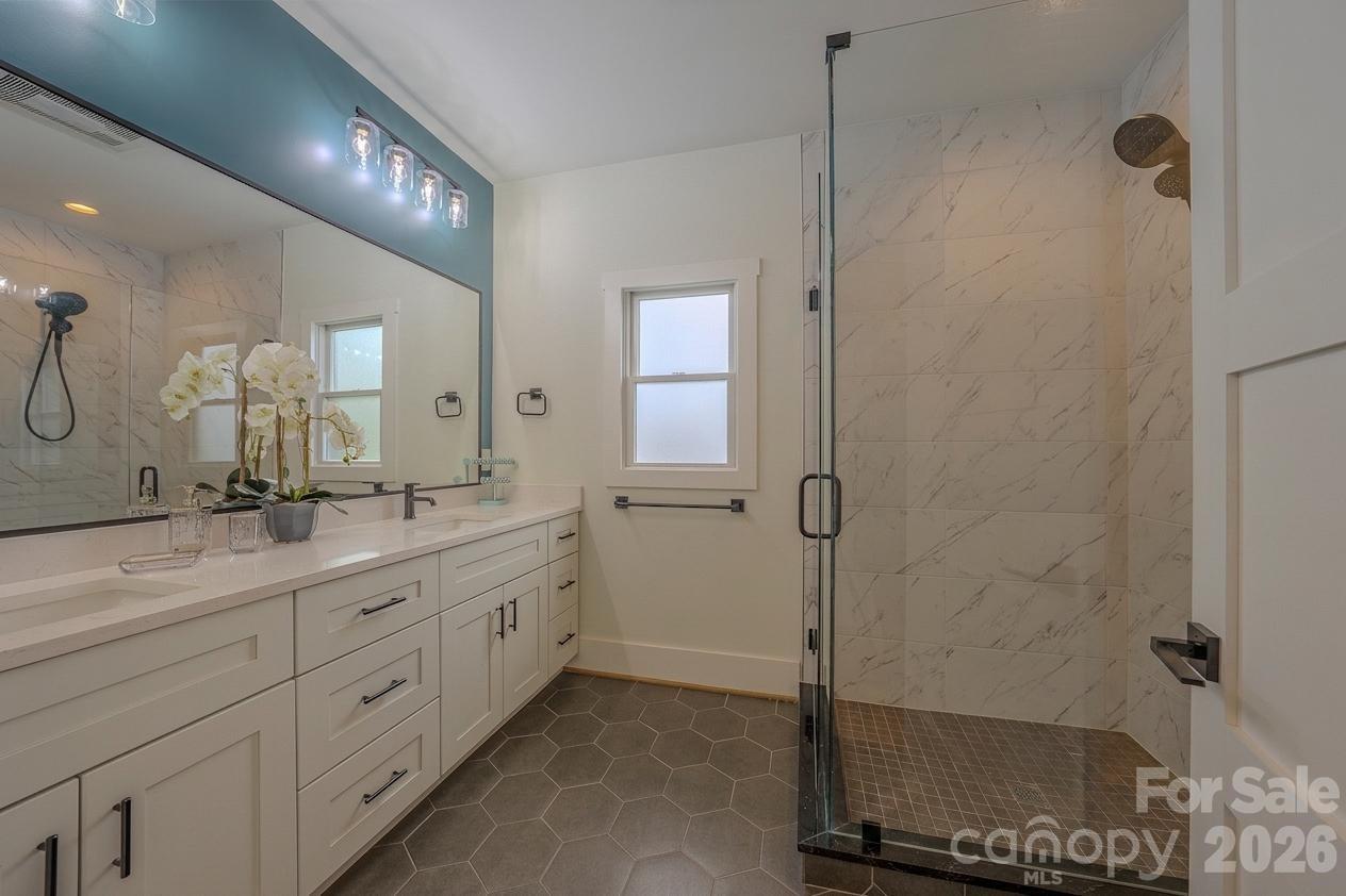 Upper Level Bath - 49 Arabella Lane, Arden
