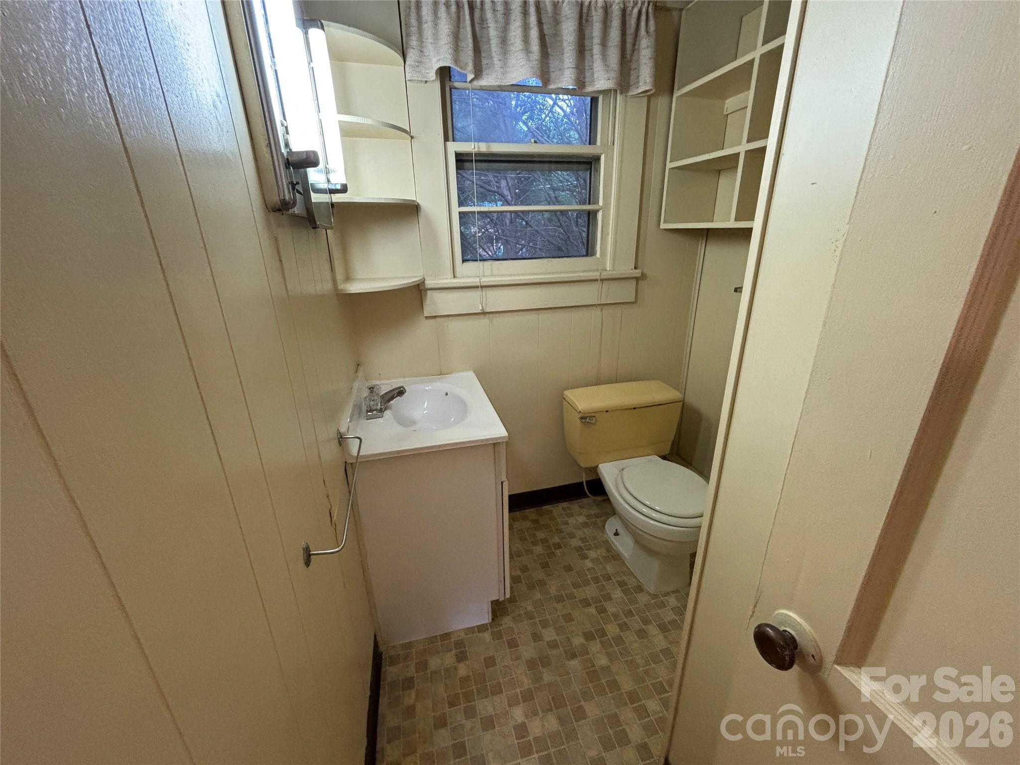 Guest House - 390 Airport Road, Taylorsville