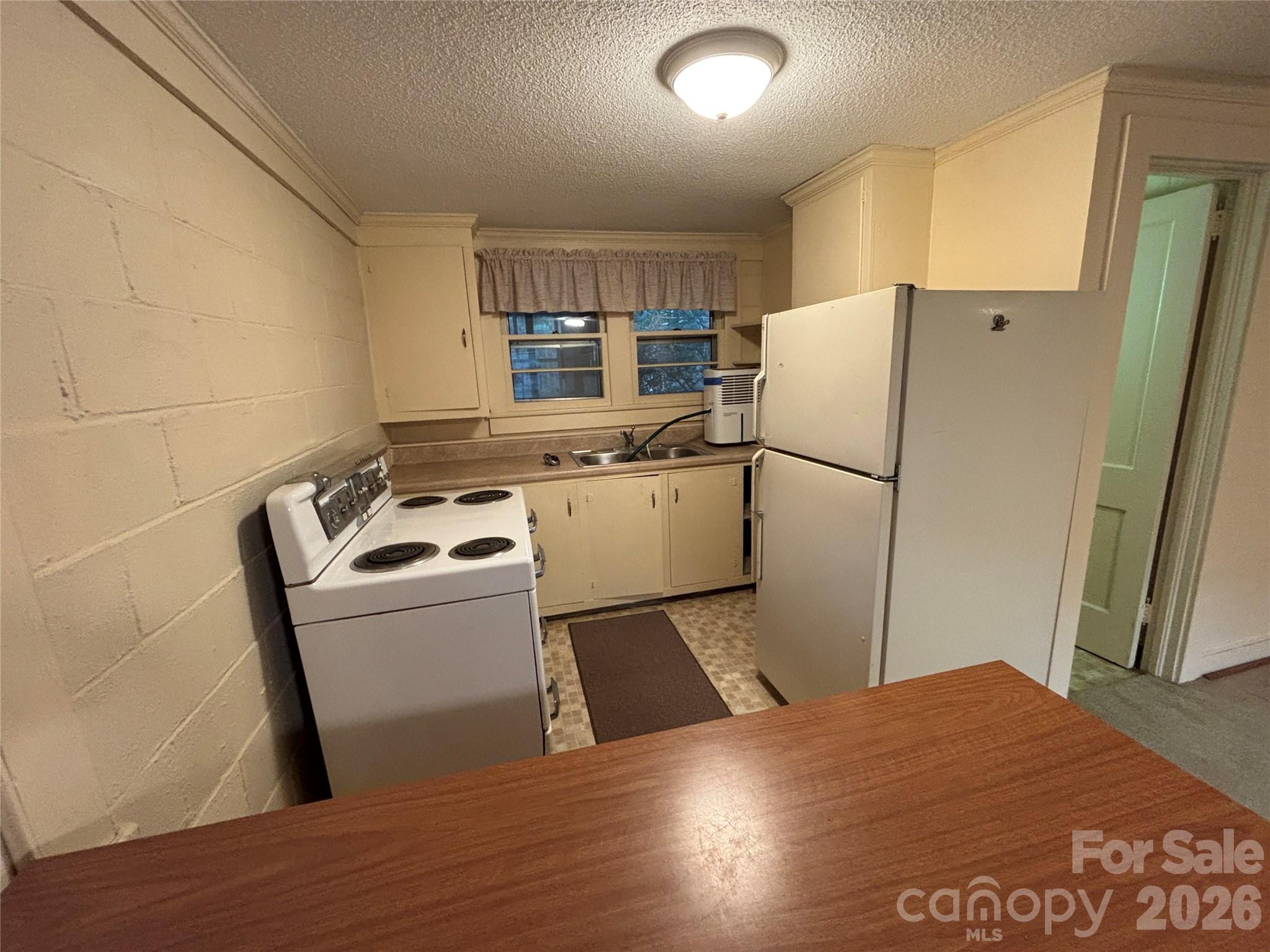 Guest House - 390 Airport Road, Taylorsville