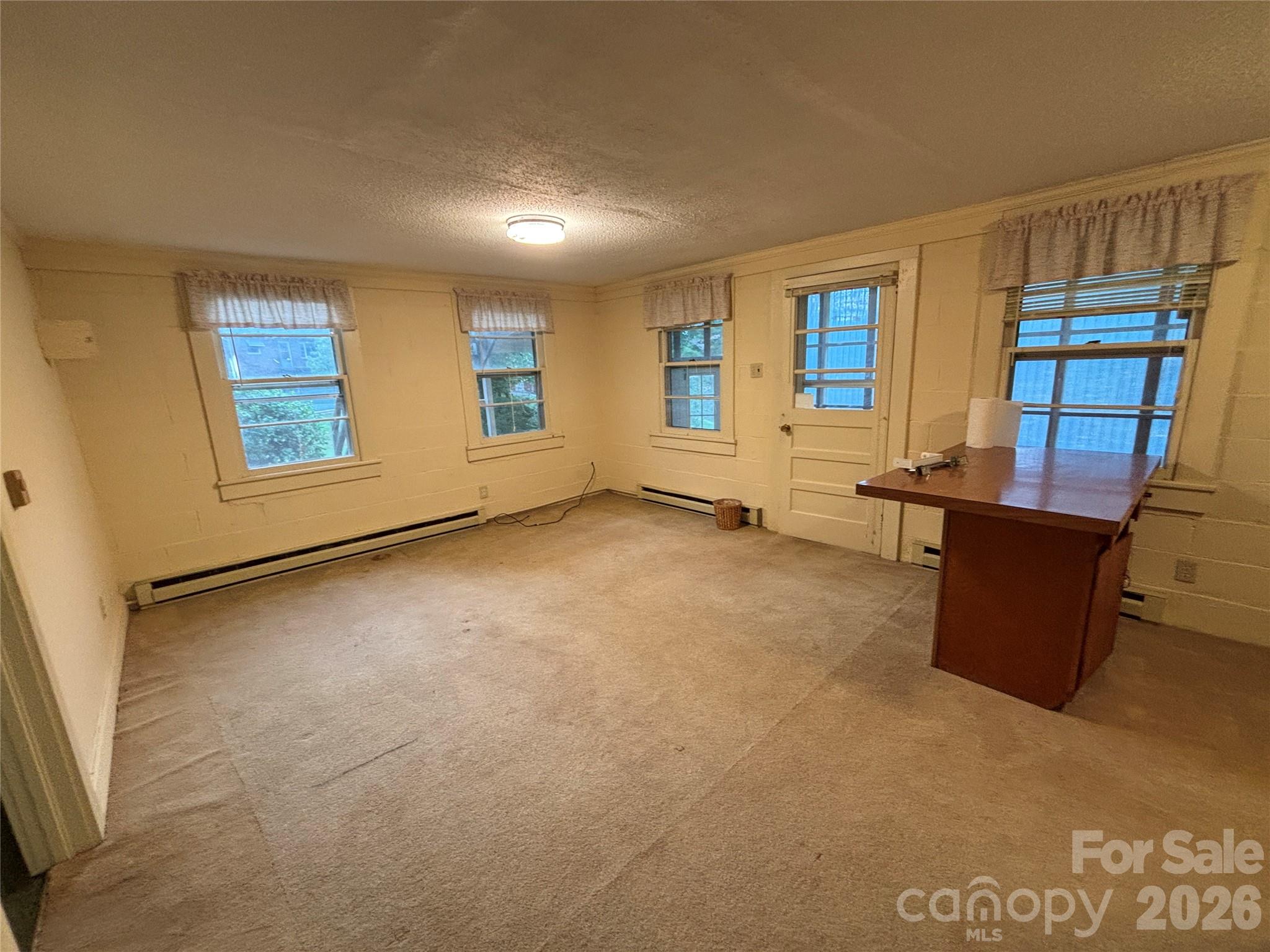 Guest House - 390 Airport Road, Taylorsville
