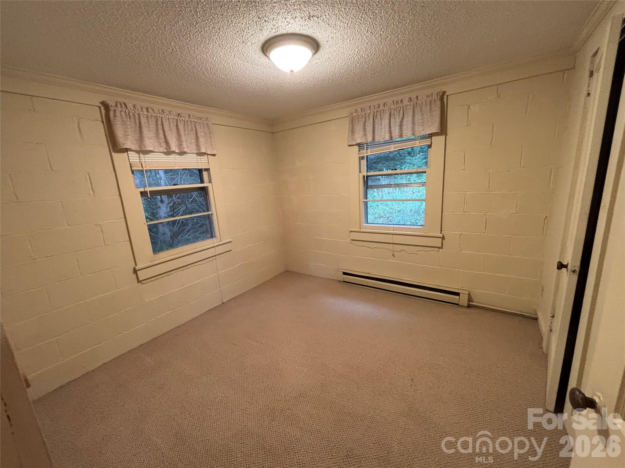 Guest House - 390 Airport Road, Taylorsville