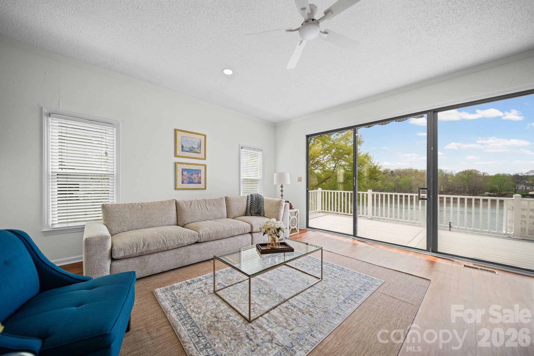 Enjoy Relaxing Livingroom - 529 Catspaw Road, Statesville
