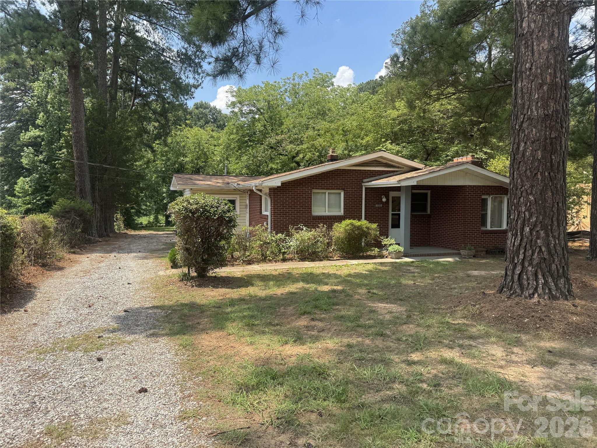 Single Family Residence at 709 Sunset Drive, Salisbury, photo 2 of 32
