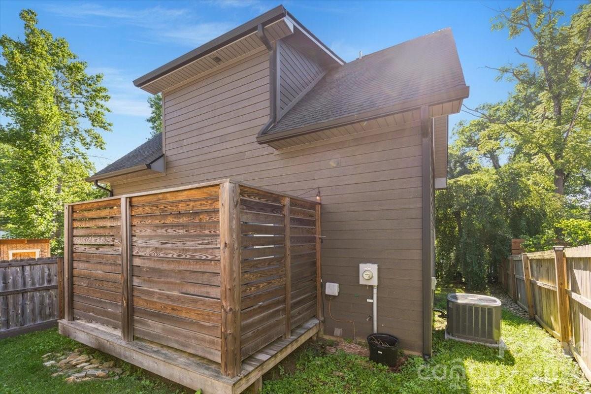 Single Family Residence at 109 Portmanvilla Road, Black Mountain, photo 35 of 44