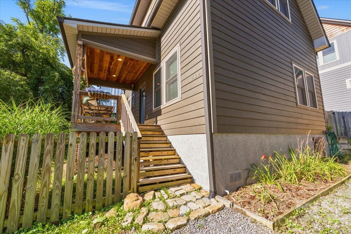 Single Family Residence at 109 Portmanvilla Road, Black Mountain, photo 41 of 44