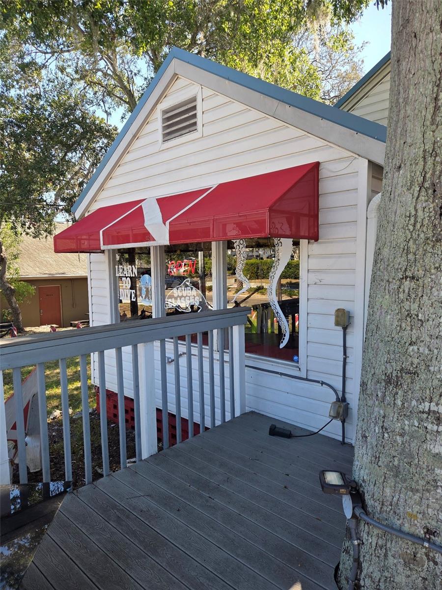 528 E TARPON AVE