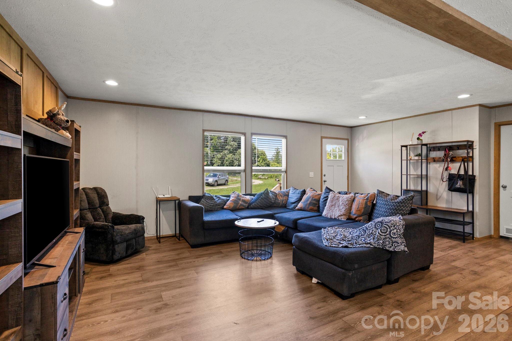Single Family Residence at 18 Moss Lane, Hendersonville, photo 3 of 16