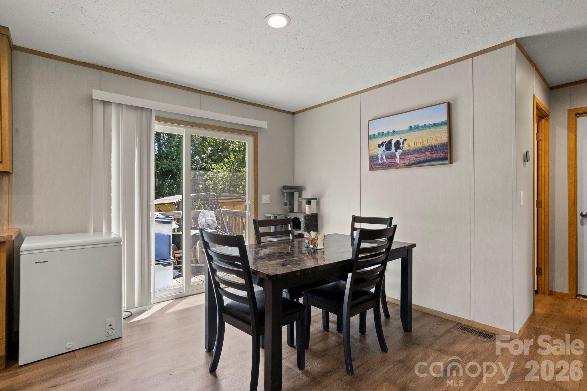 Single Family Residence at 18 Moss Lane, Hendersonville, photo 7 of 16