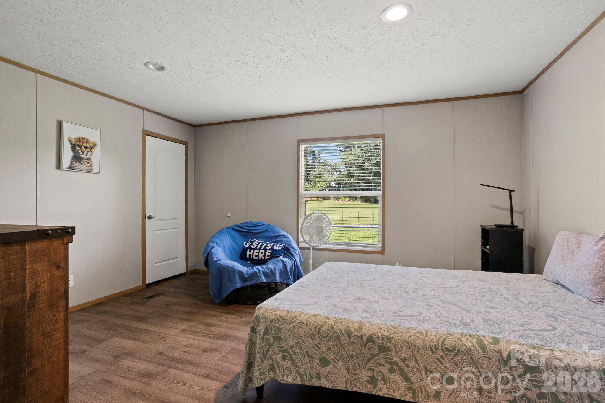 Single Family Residence at 18 Moss Lane, Hendersonville, photo 9 of 16