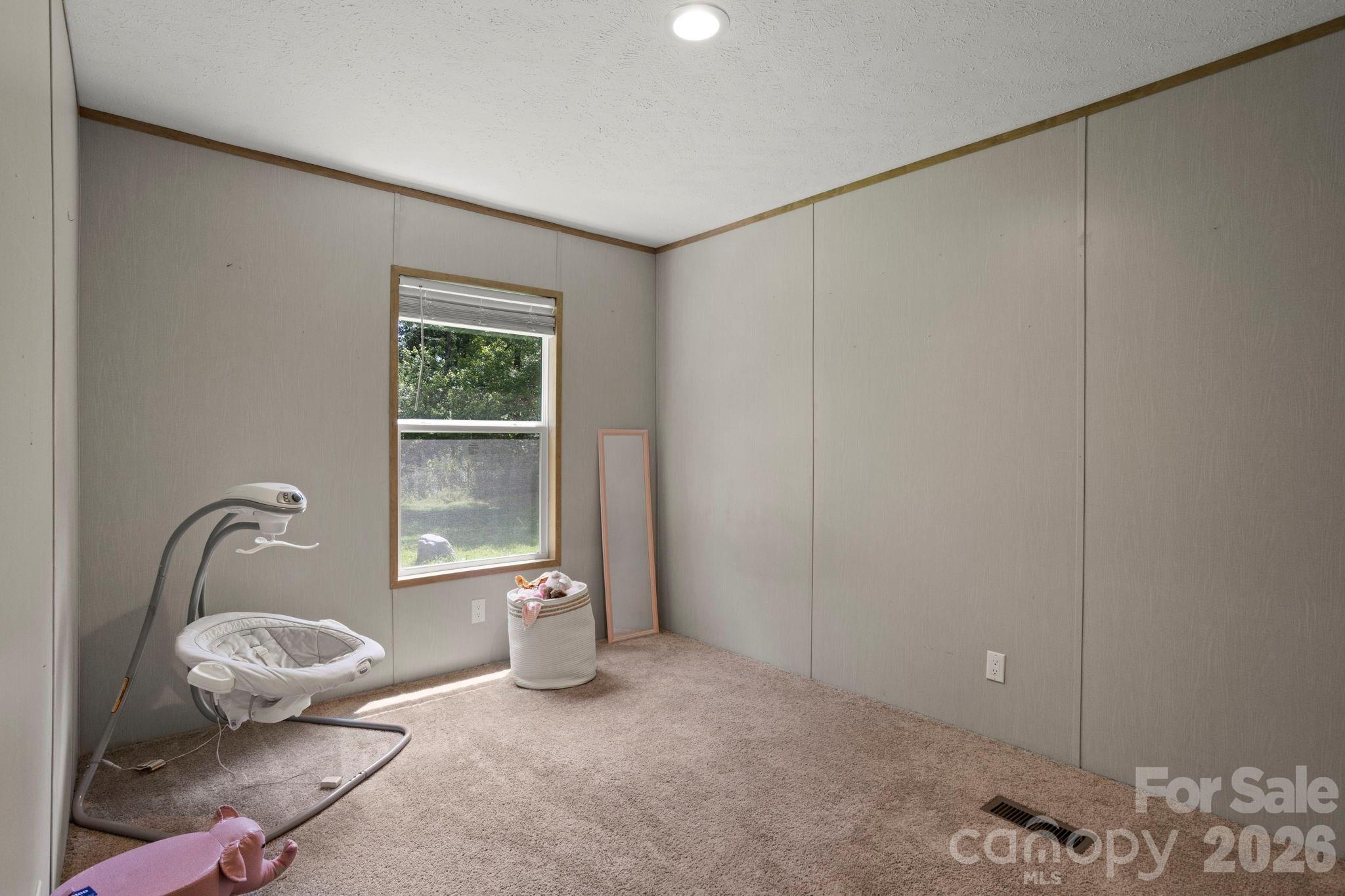 Single Family Residence at 18 Moss Lane, Hendersonville, photo 12 of 16