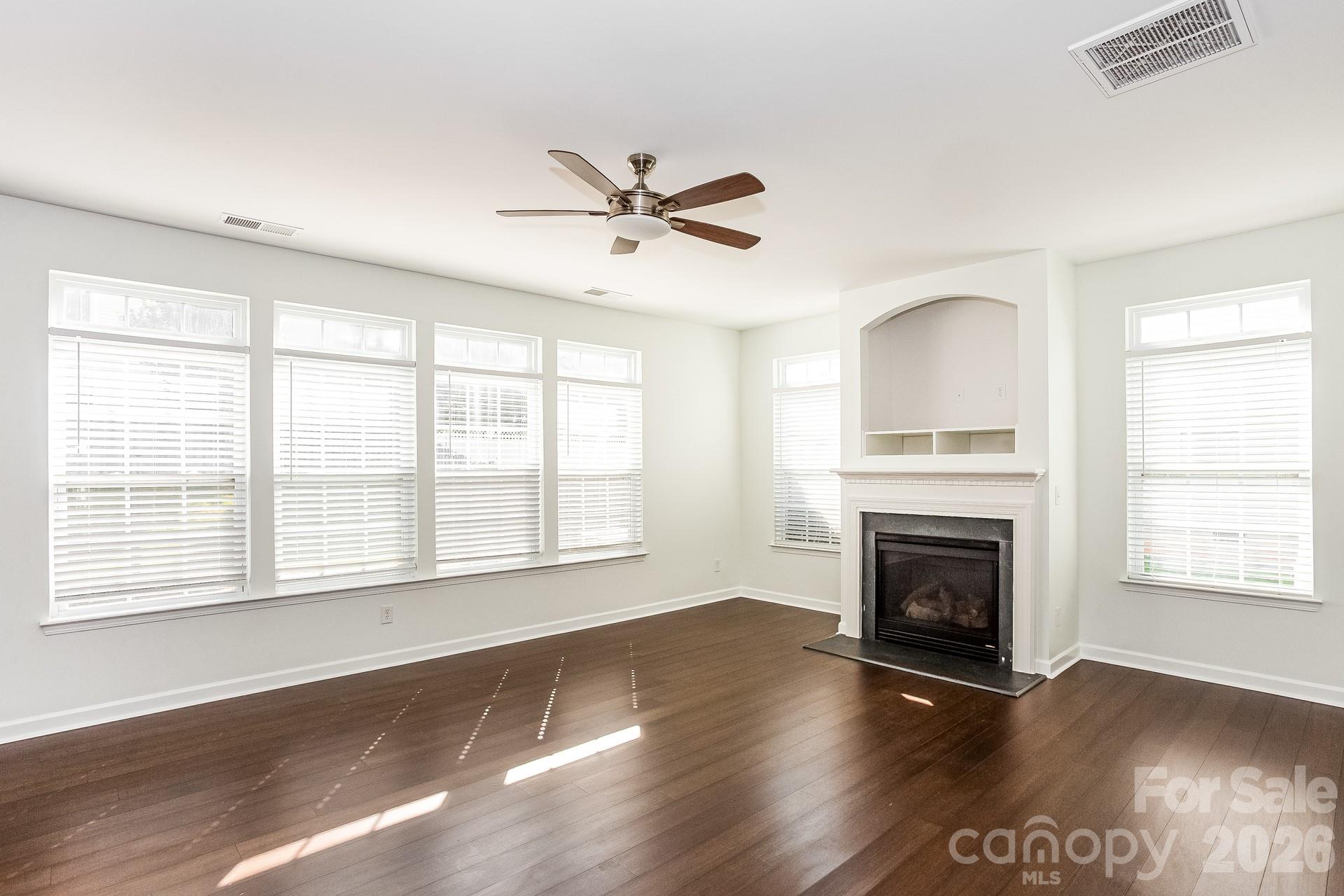 Single Family Residence at 200 Golden Valley Drive, Mooresville, photo 4 of 25