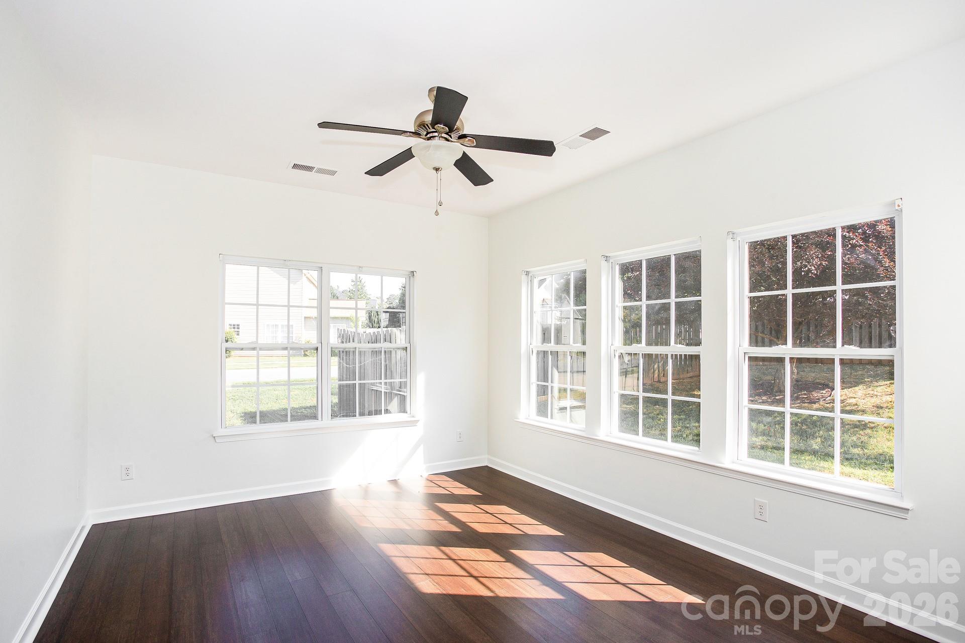 Single Family Residence at 200 Golden Valley Drive, Mooresville, photo 5 of 25