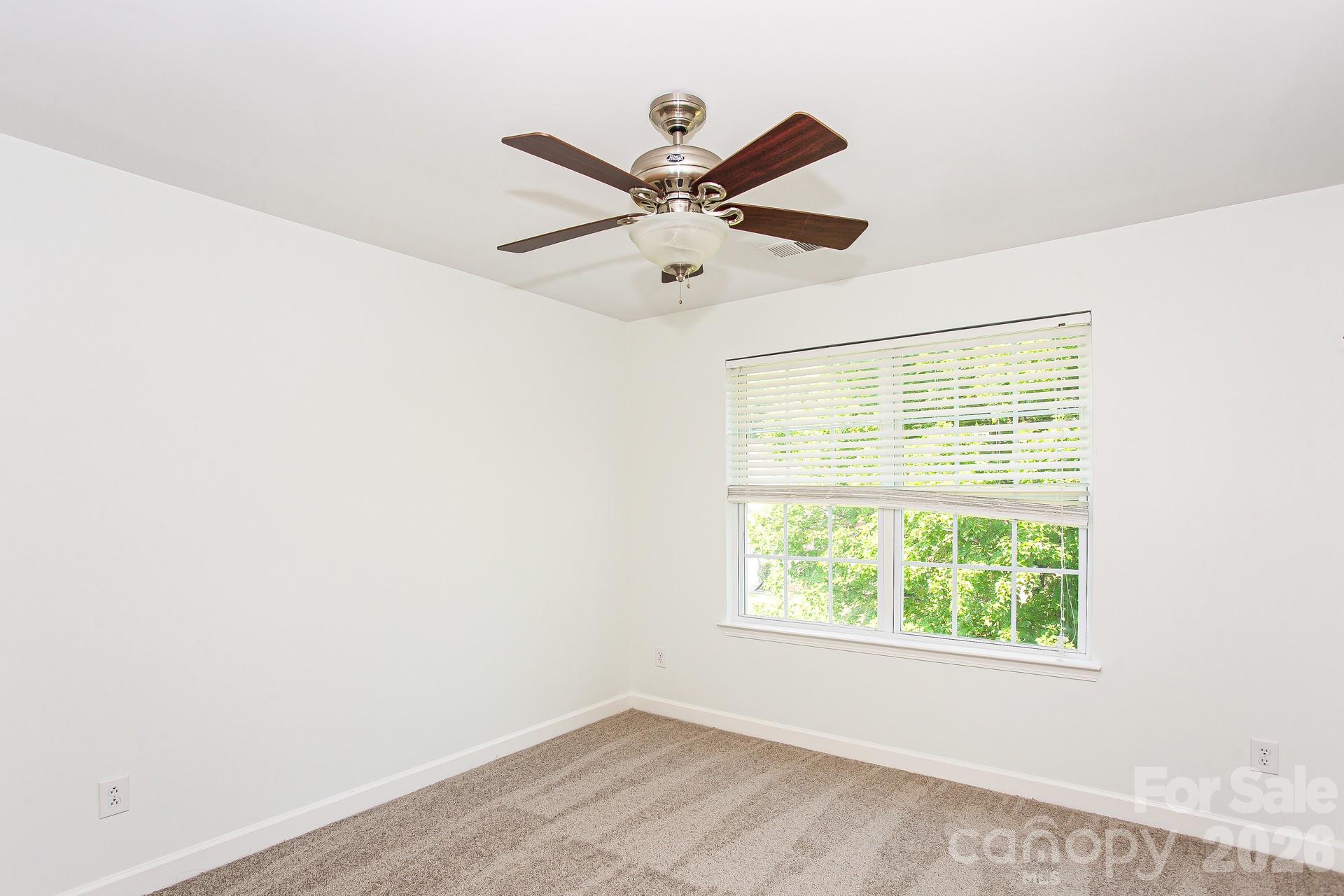 Single Family Residence at 200 Golden Valley Drive, Mooresville, photo 9 of 25
