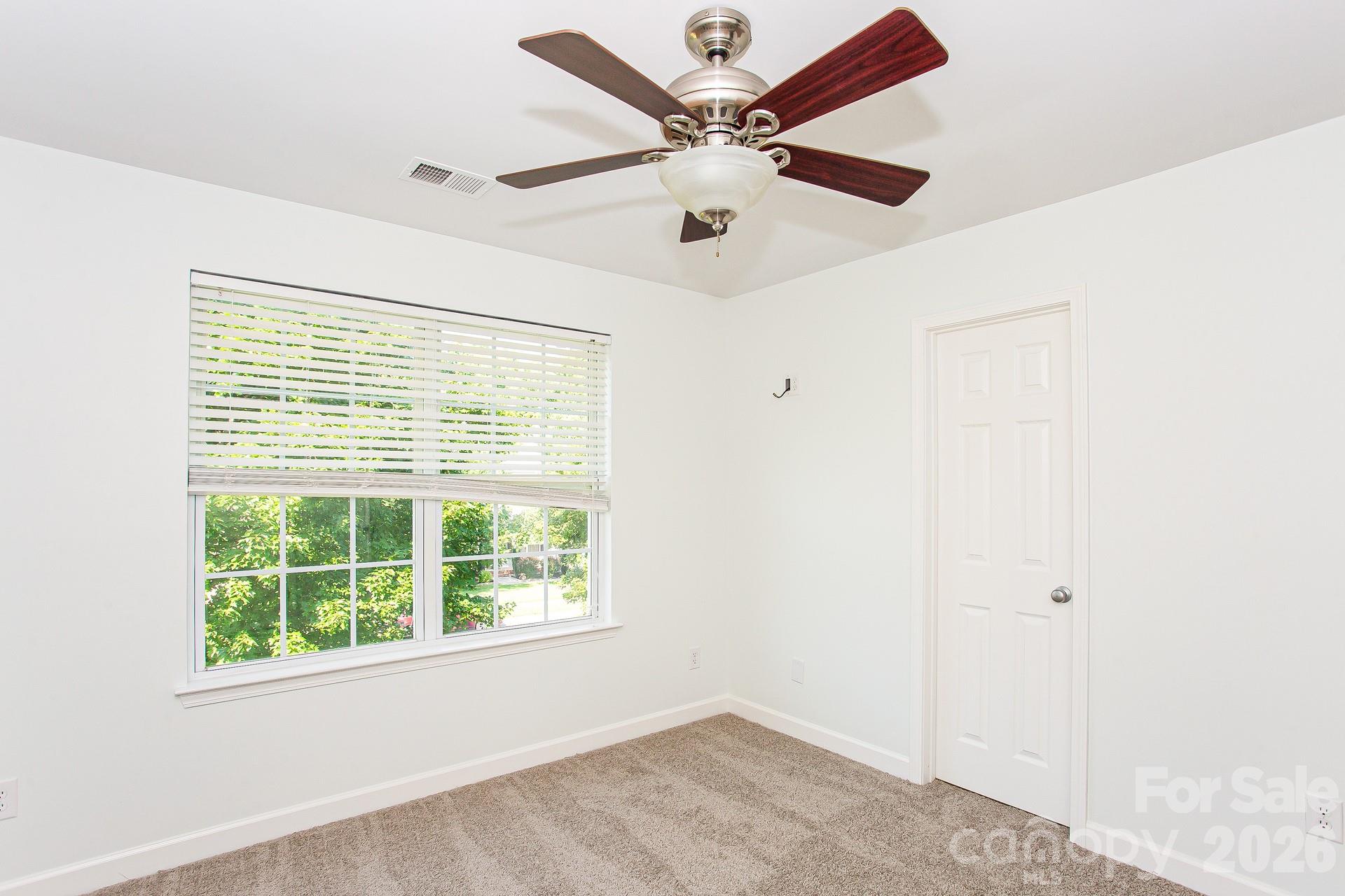 Single Family Residence at 200 Golden Valley Drive, Mooresville, photo 11 of 25