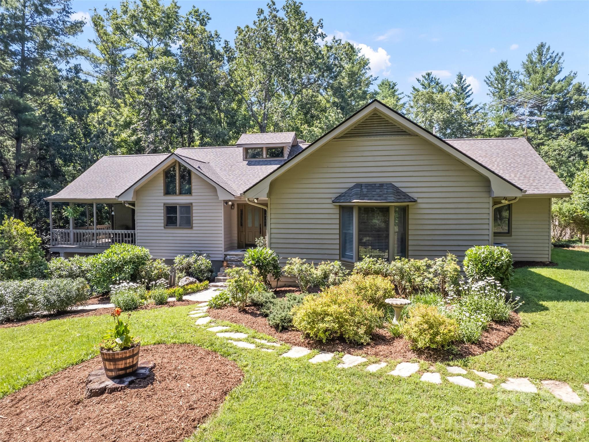 Single Family Residence at 58 Sedgewood Court, Fairview, photo 2 of 48