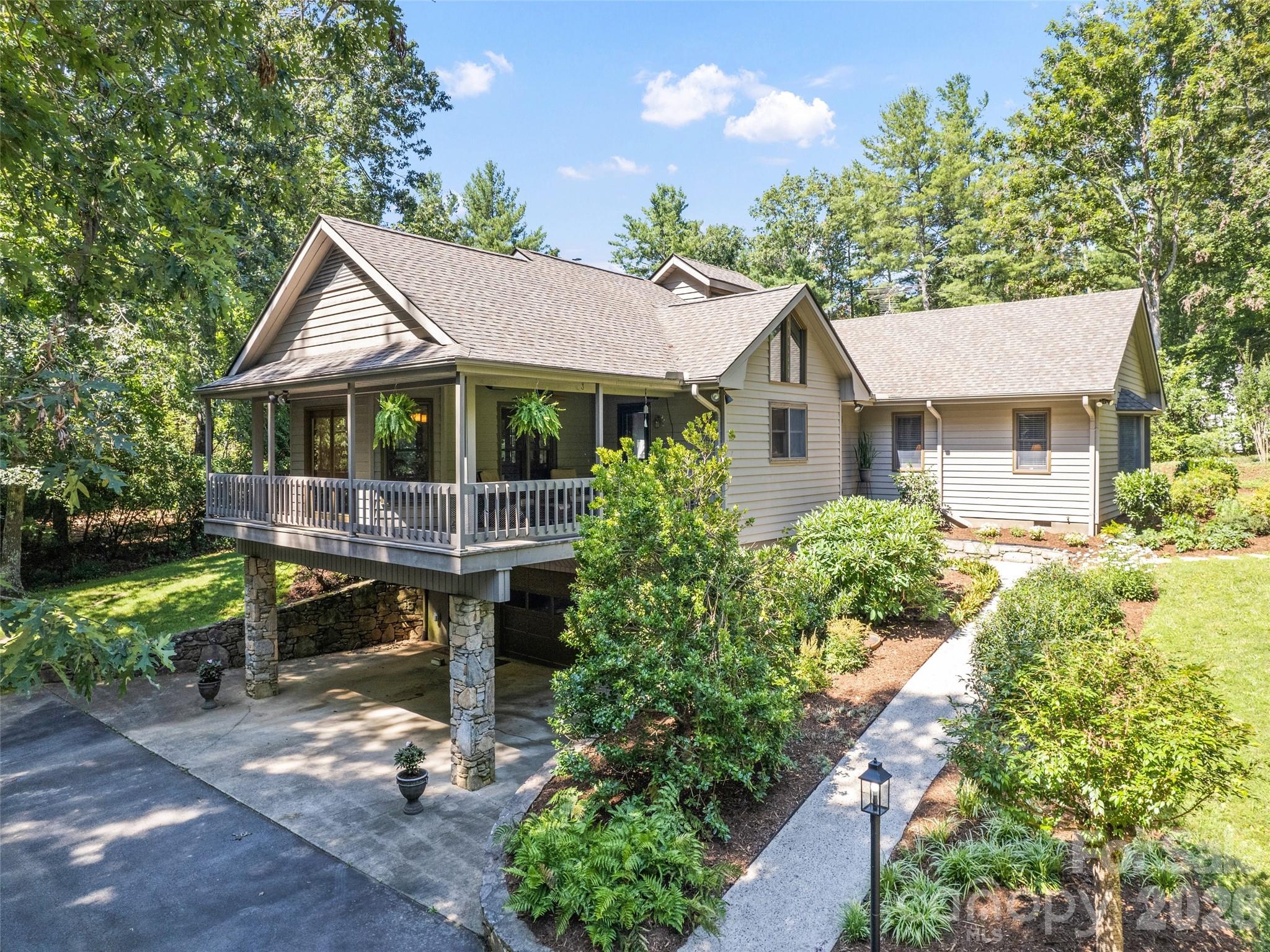Single Family Residence at 58 Sedgewood Court, Fairview, photo 4 of 48