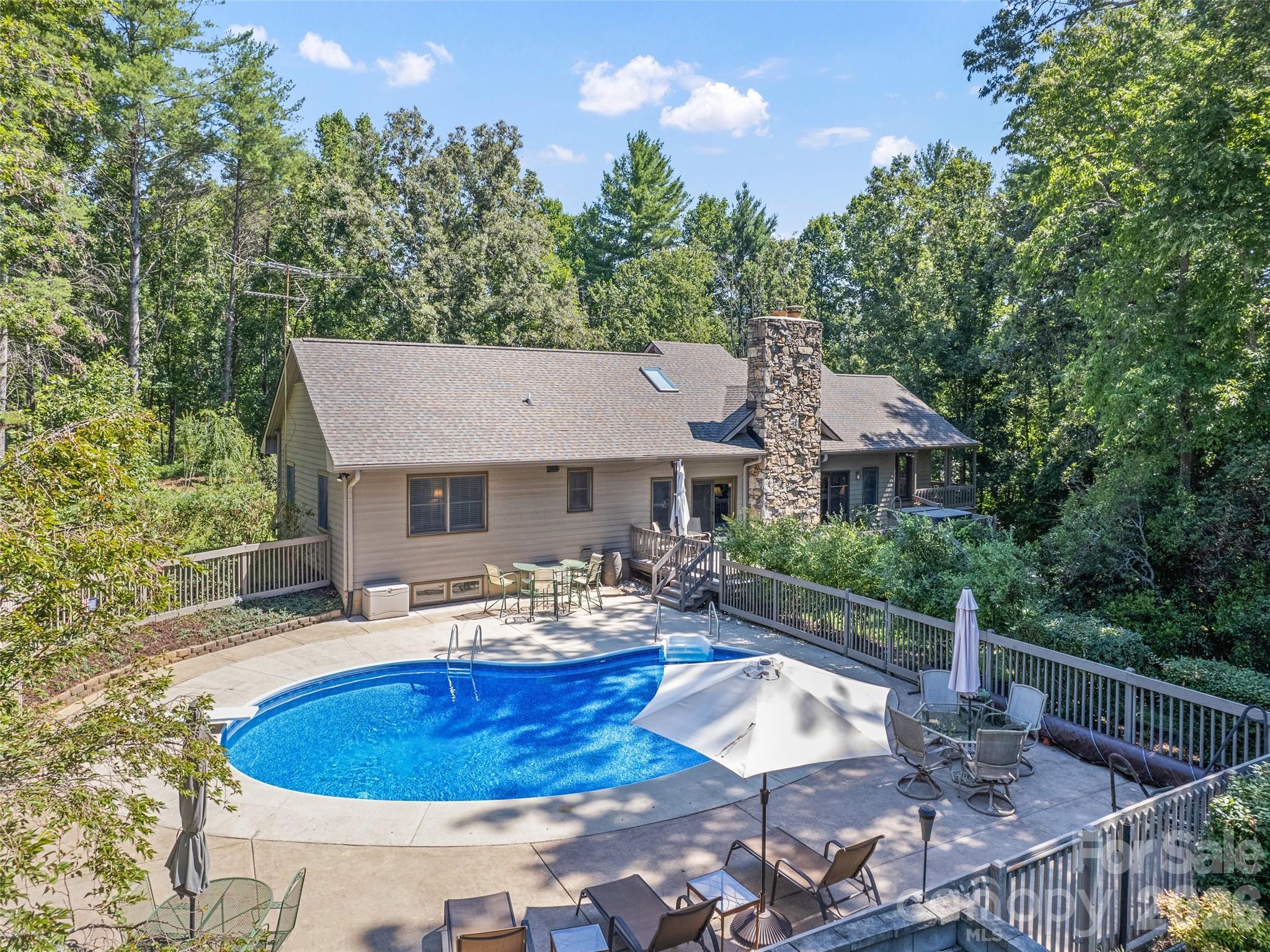Single Family Residence at 58 Sedgewood Court, Fairview, photo 8 of 48