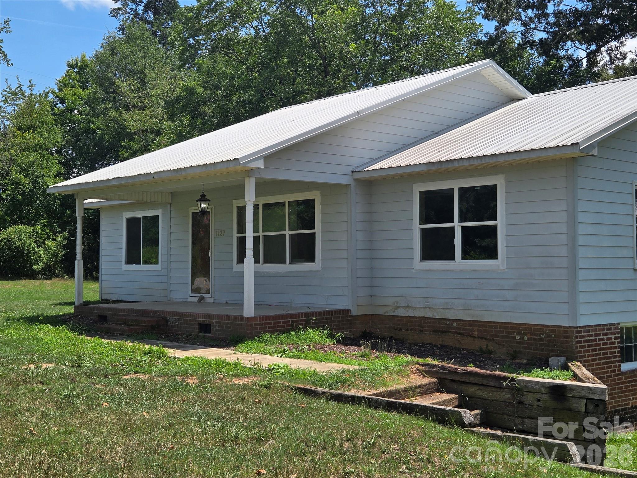 1127 N Mountain Street