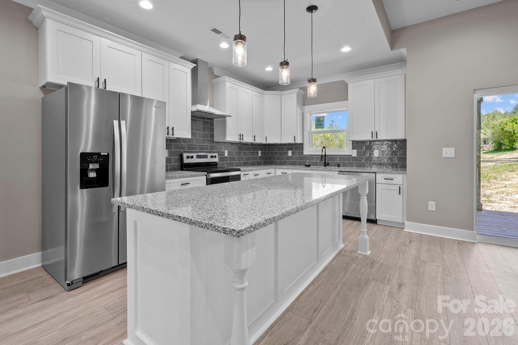 Single Family Residence at 79 Crystal Mountain Drive, Hendersonville, photo 6 of 24