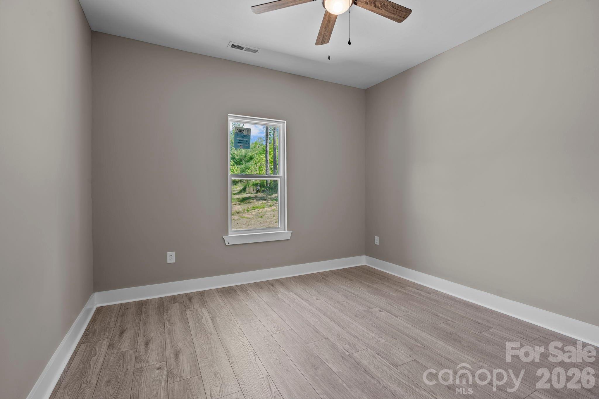 Single Family Residence at 79 Crystal Mountain Drive, Hendersonville, photo 19 of 24