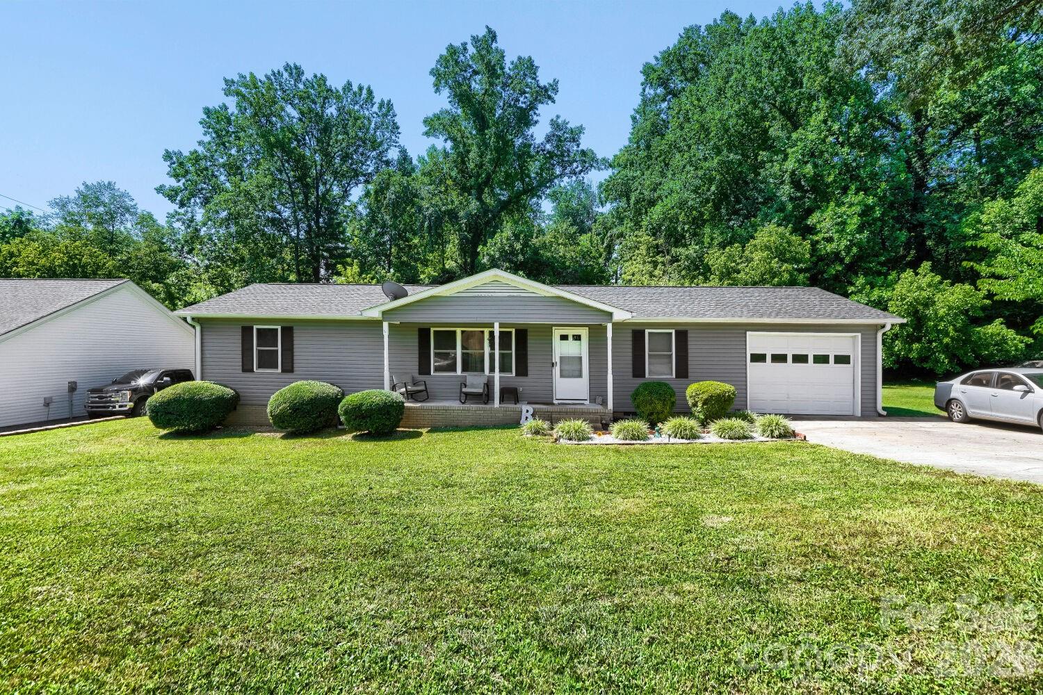 Single Family Residence at 2601 Lynn Drive, Gastonia, photo 3 of 30