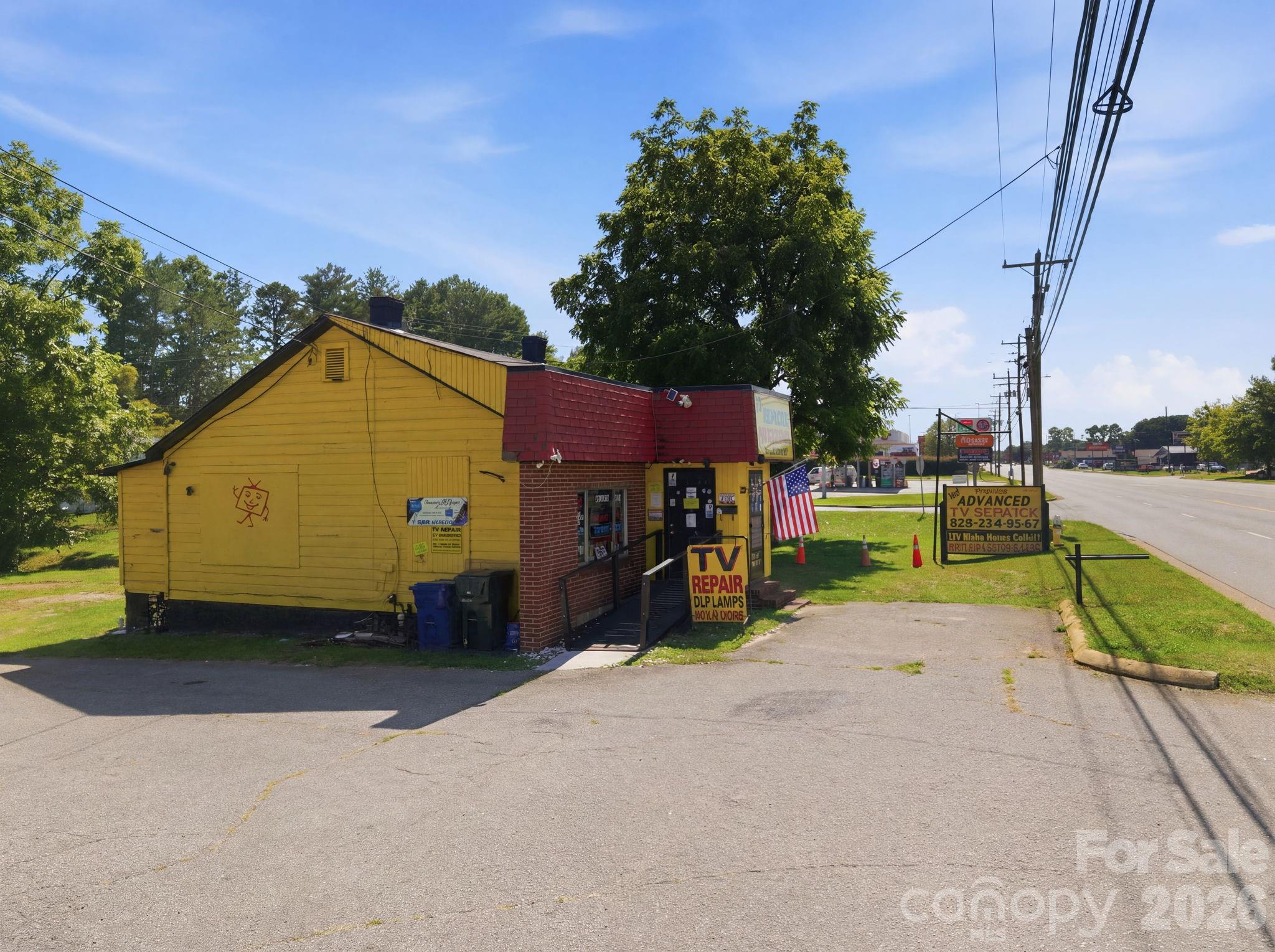 Free Standing Store at 2026 12th Avenue NE, Hickory, photo 6 of 28