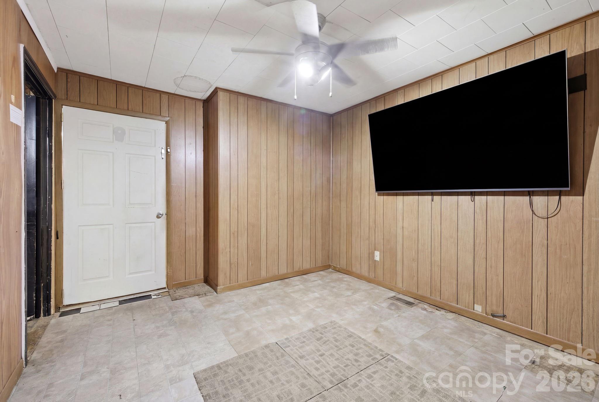 Free Standing Store at 2026 12th Avenue NE, Hickory, photo 11 of 28