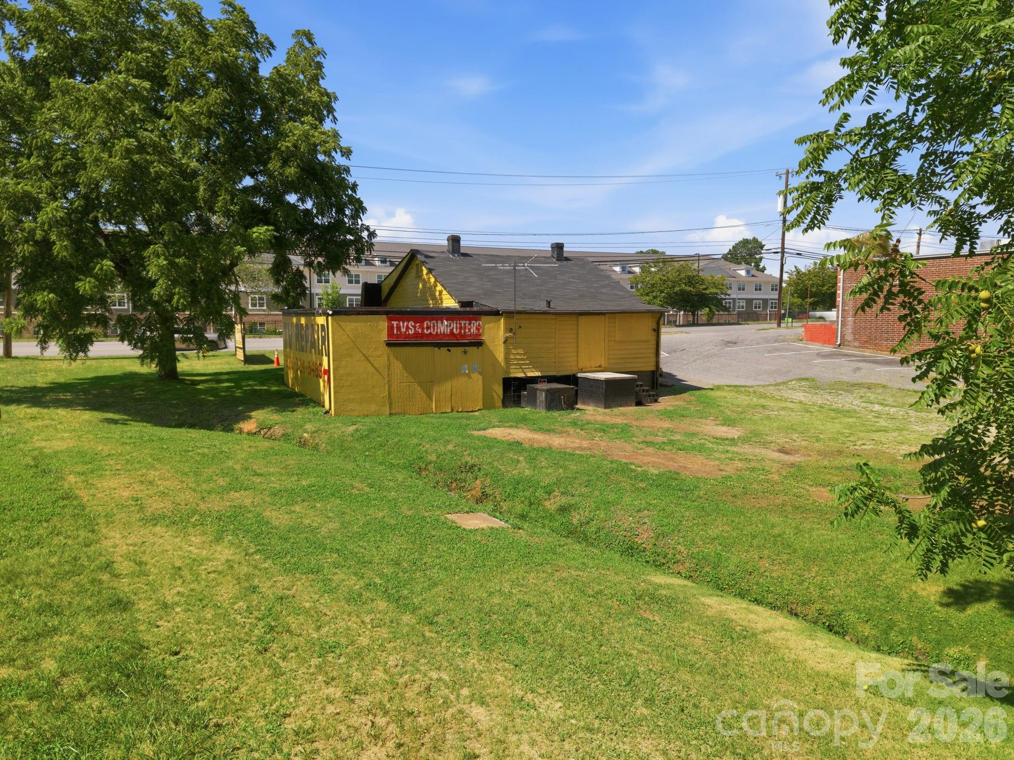 Free Standing Store at 2026 12th Avenue NE, Hickory, photo 22 of 28
