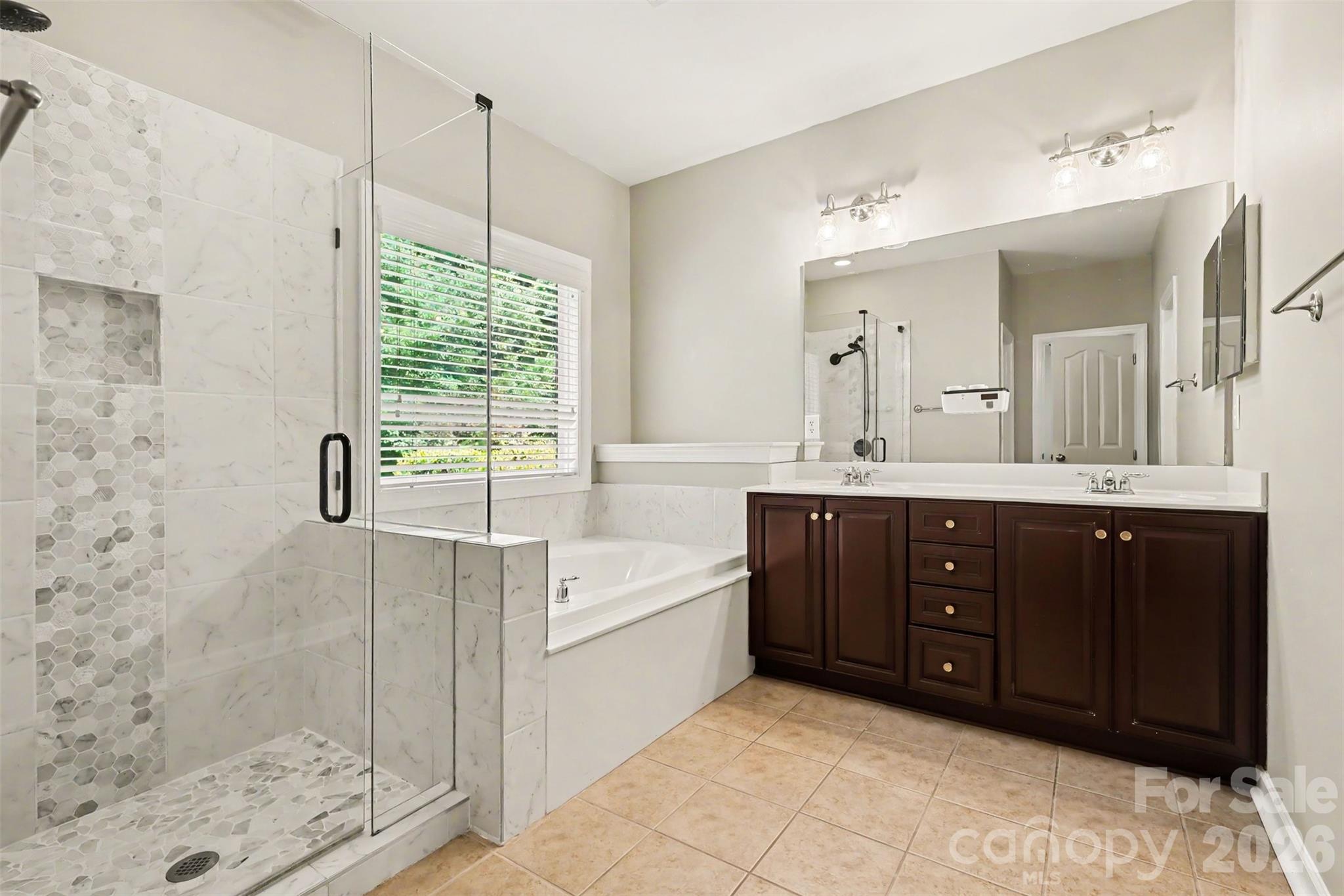 master bathroom - 2400 River Oaks Drive, Waxhaw