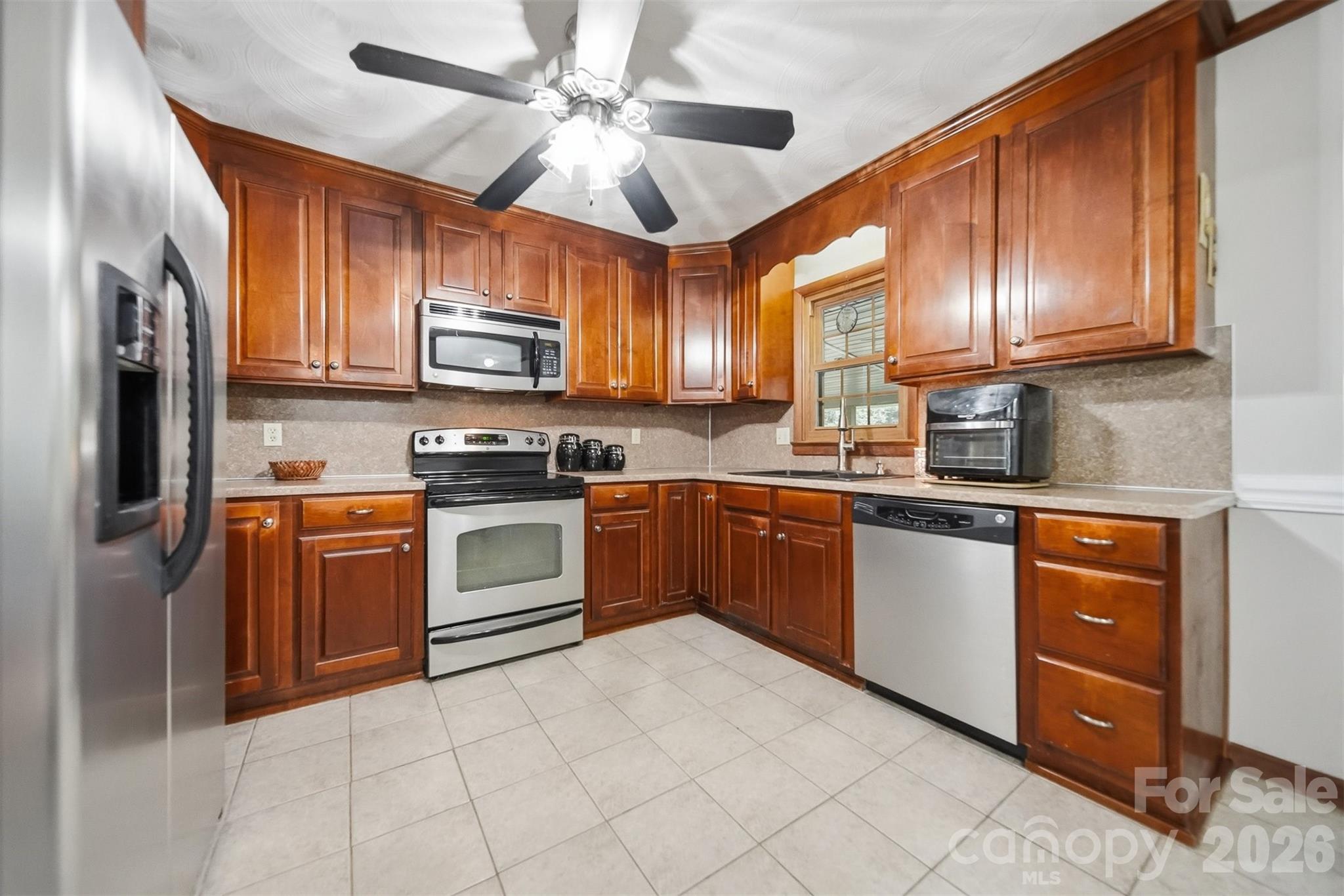Single Family Residence at 3210 W Calvin Street, Claremont, photo 8 of 48