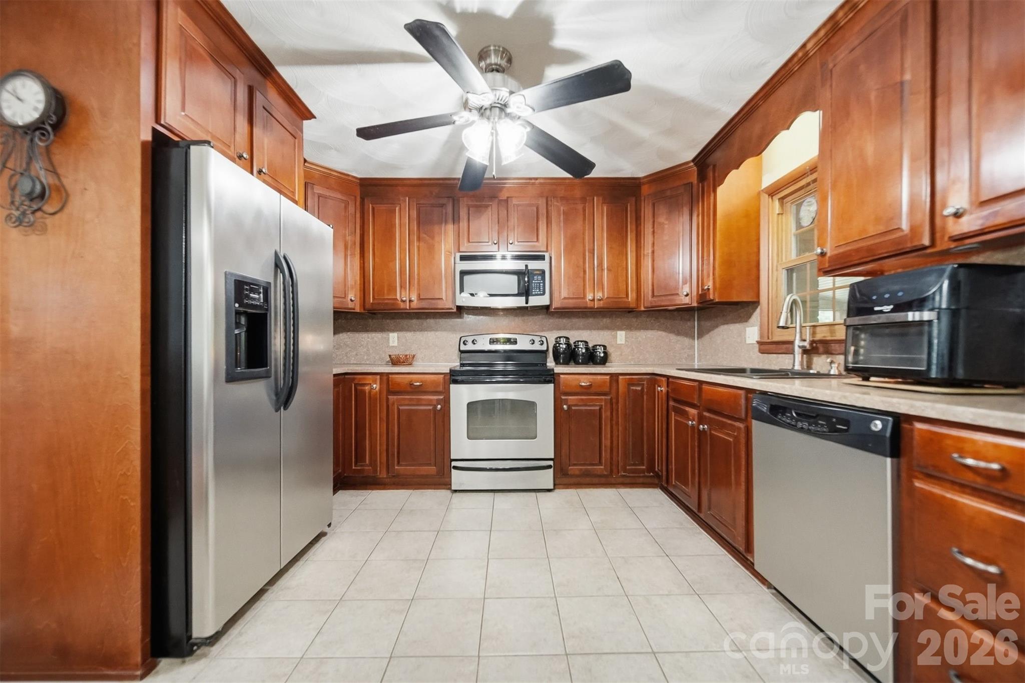 Single Family Residence at 3210 W Calvin Street, Claremont, photo 9 of 48
