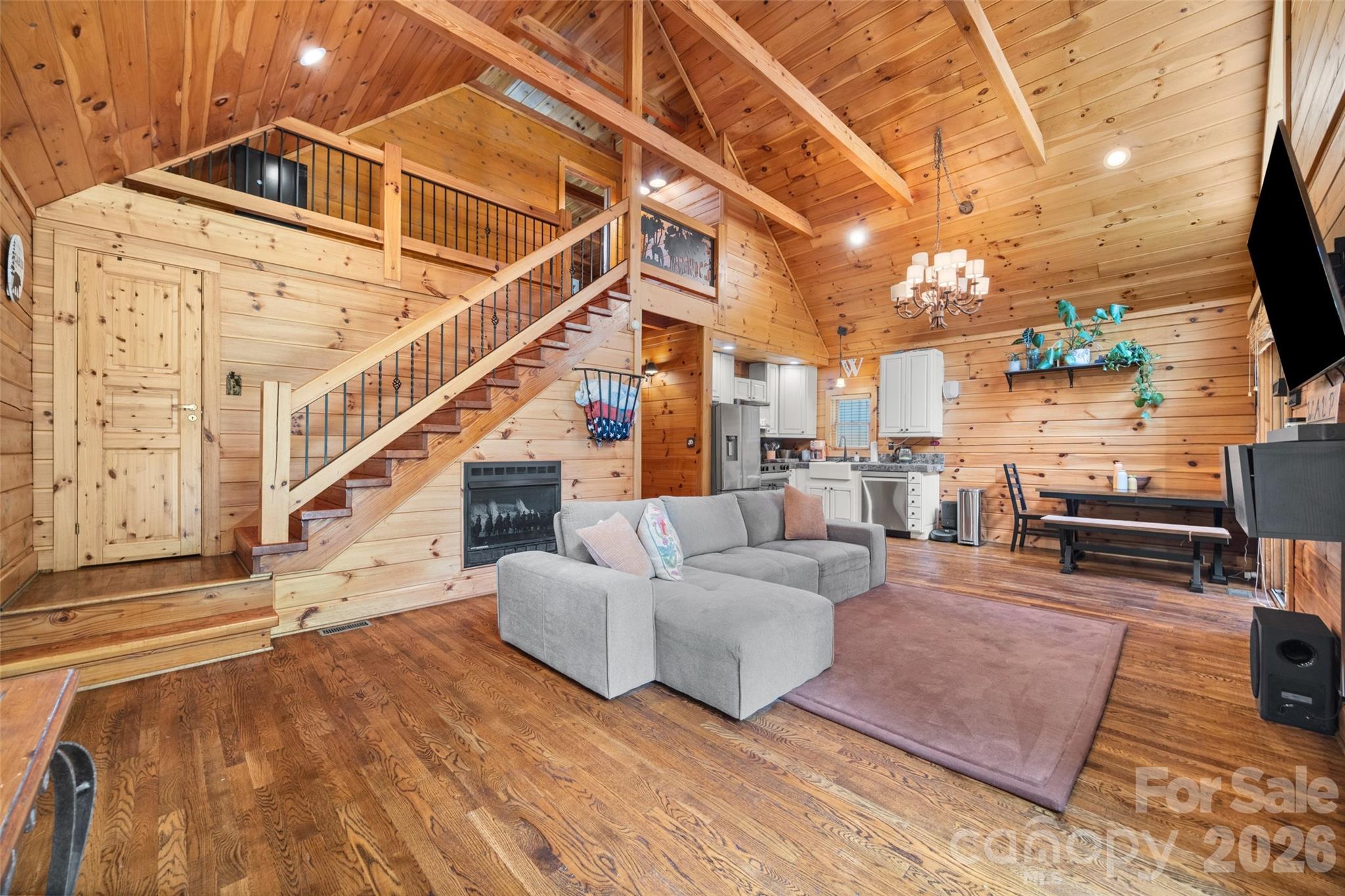 Vaulted Ceiling - 3448 Center Road, Chester