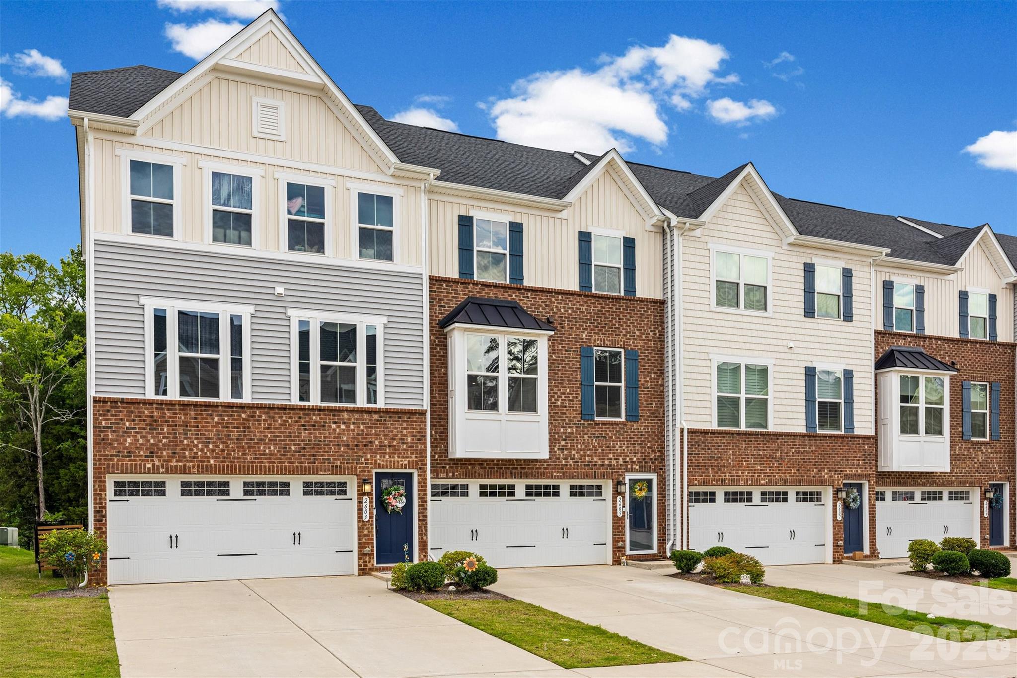 Townhouse at 2605 Grantham Place Drive, Fort Mill, photo 4 of 39