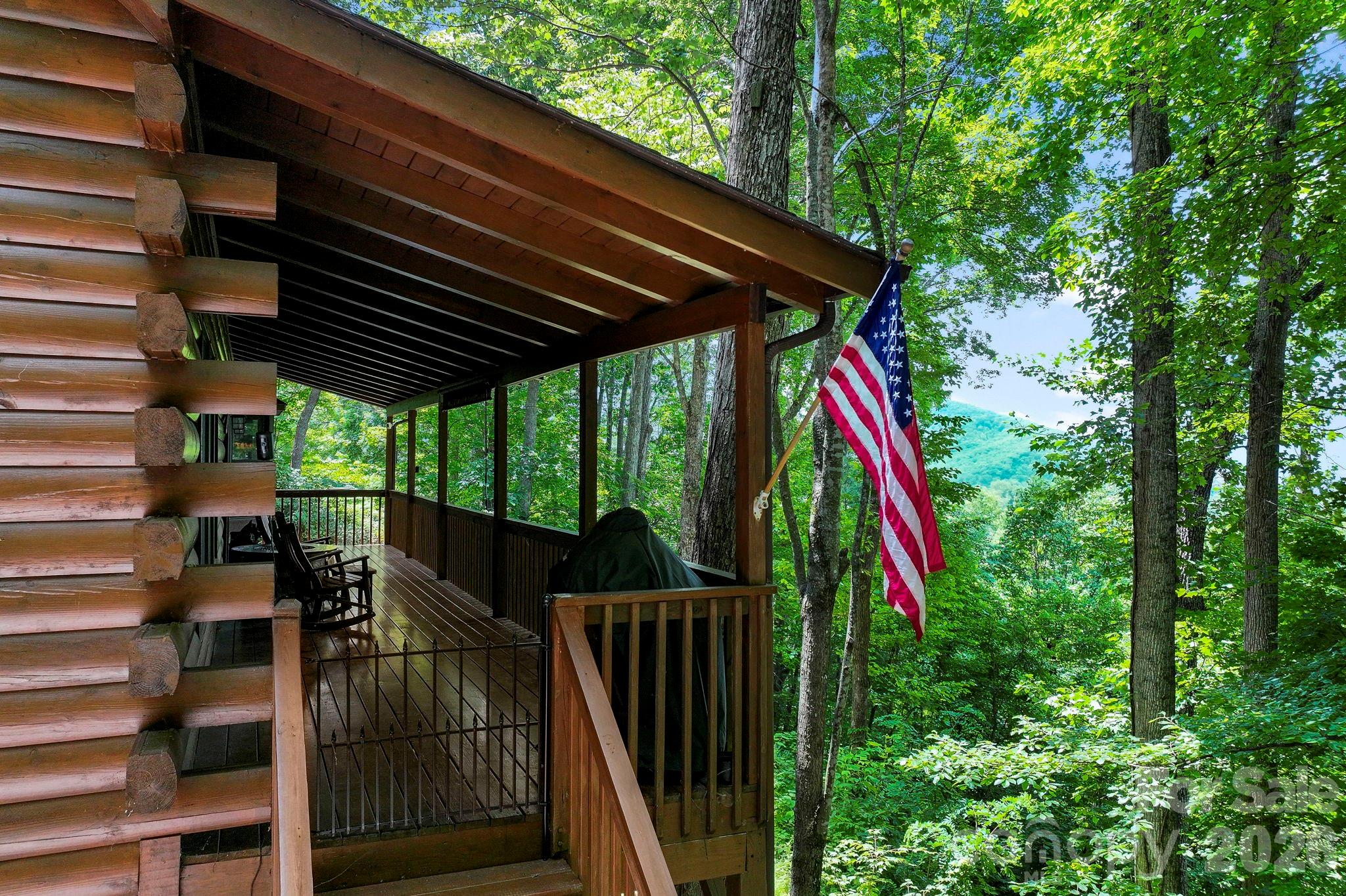 Single Family Residence at 394 Hickory Drive, Waynesville, photo 4 of 47