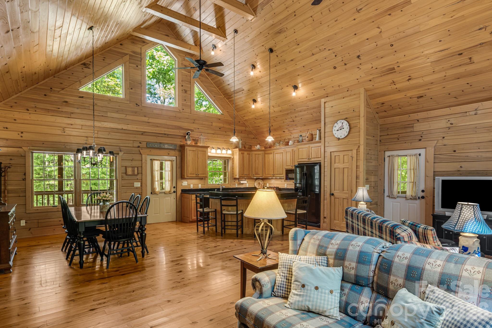 Single Family Residence at 240 Ravenswood Drive, Marion, photo 8 of 41