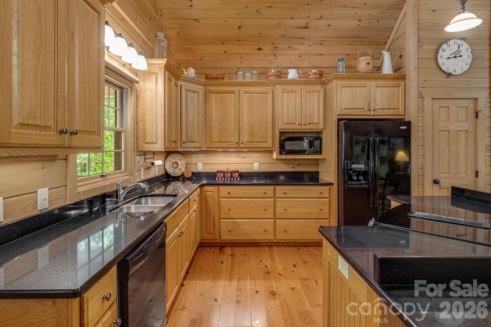 Single Family Residence at 240 Ravenswood Drive, Marion, photo 14 of 41
