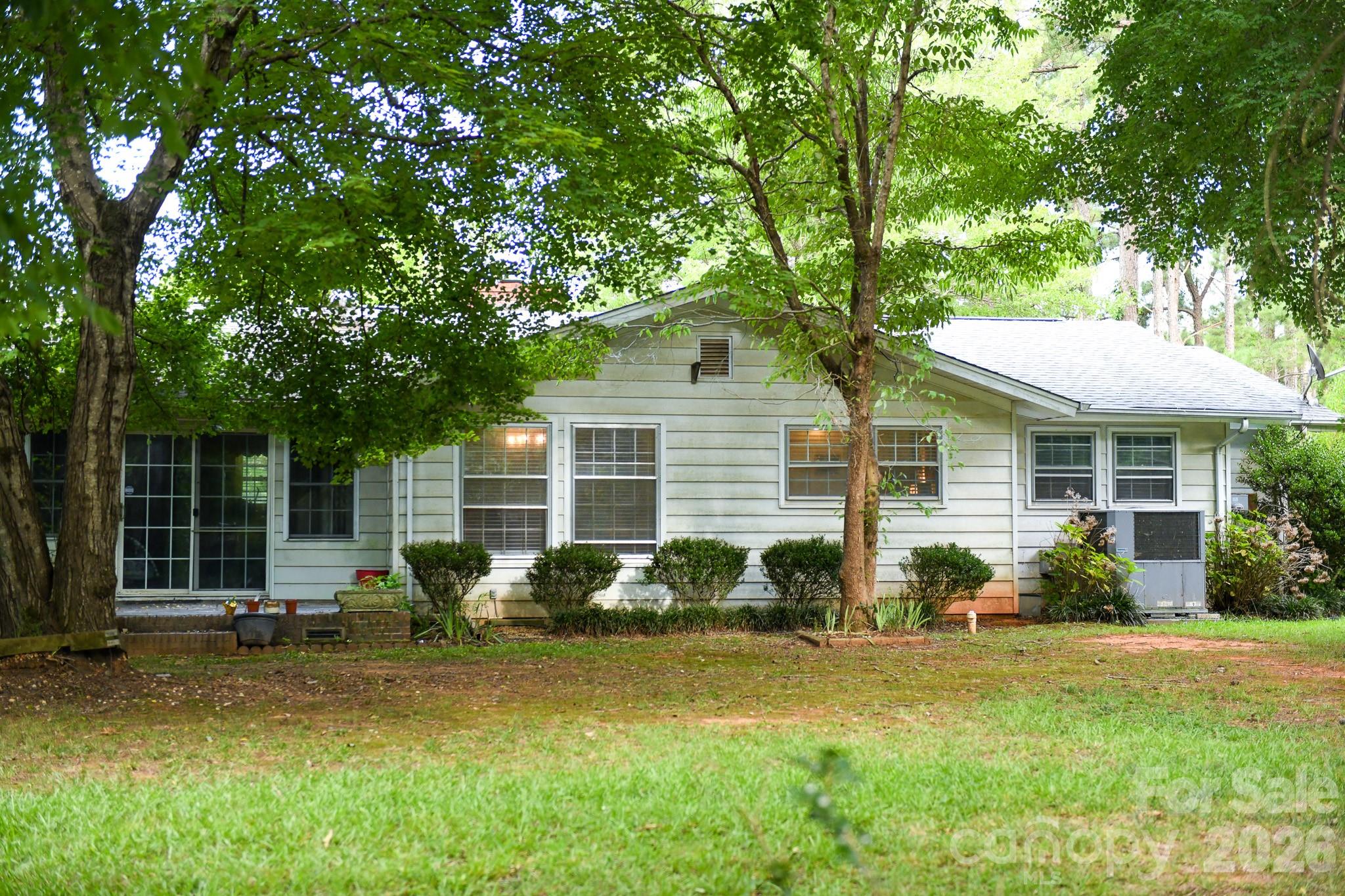 Single Family Residence at 616 Pineview Lakes Road, Chester, photo 3 of 25
