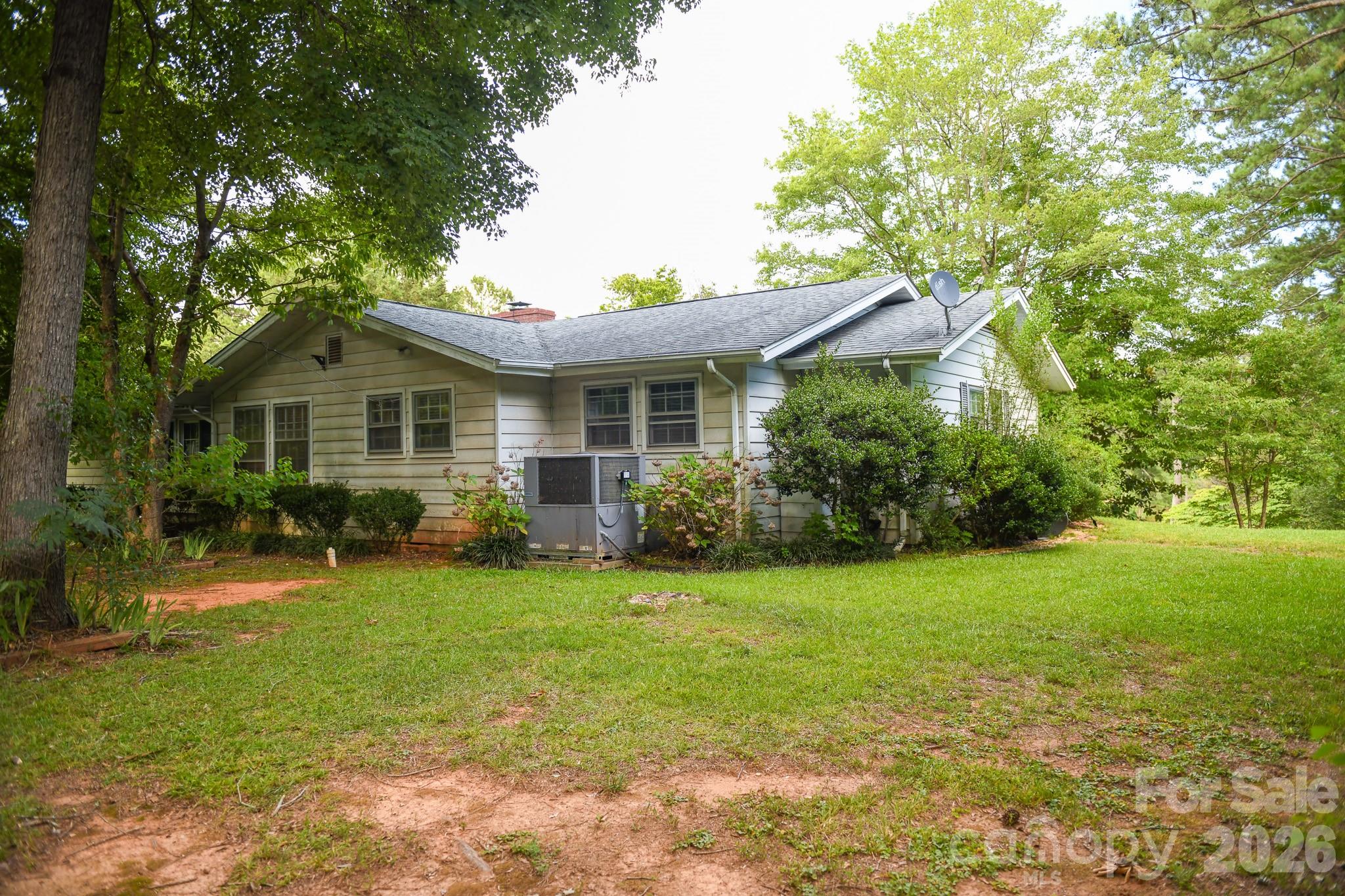 Single Family Residence at 616 Pineview Lakes Road, Chester, photo 4 of 25