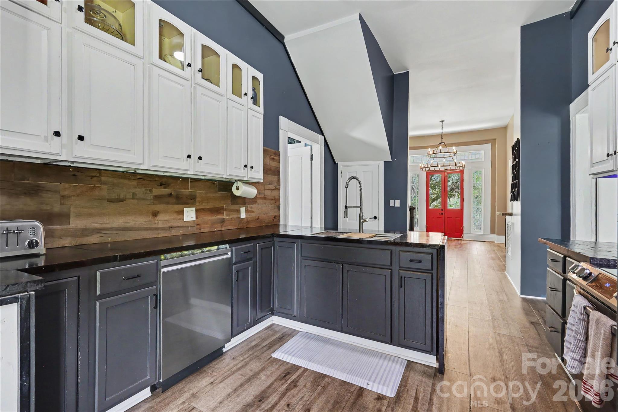 Kitchen - 159 E Lacy Street, Chester